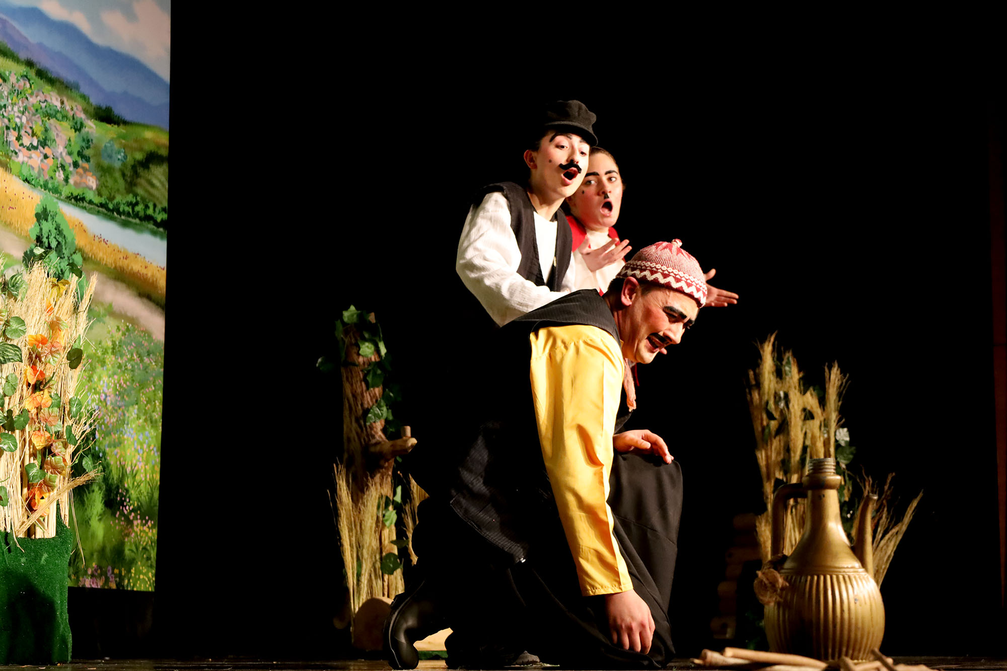 “Zoraki Takip” AKM’de kahkahalarla geçti