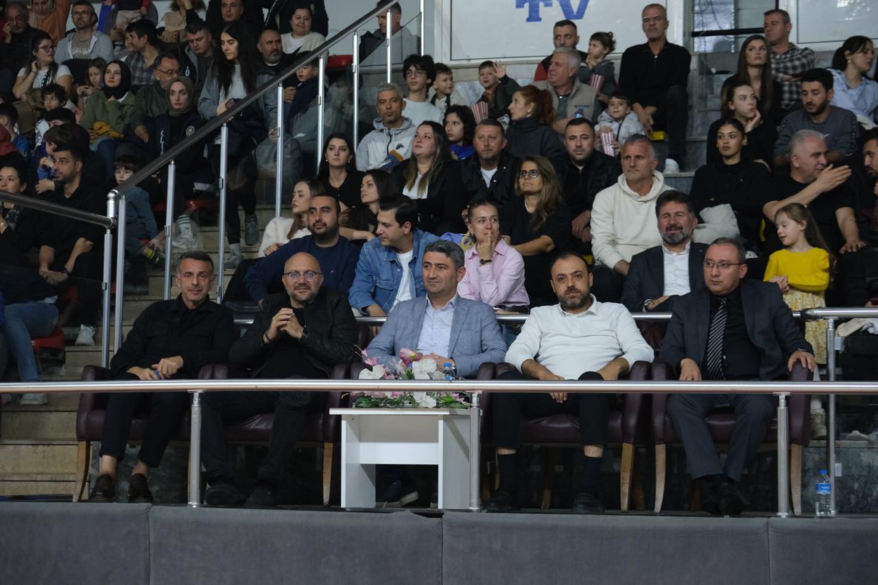 Büyükşehir Basketbol taraftarı önünde 7’de 7 yaptı: 90-76