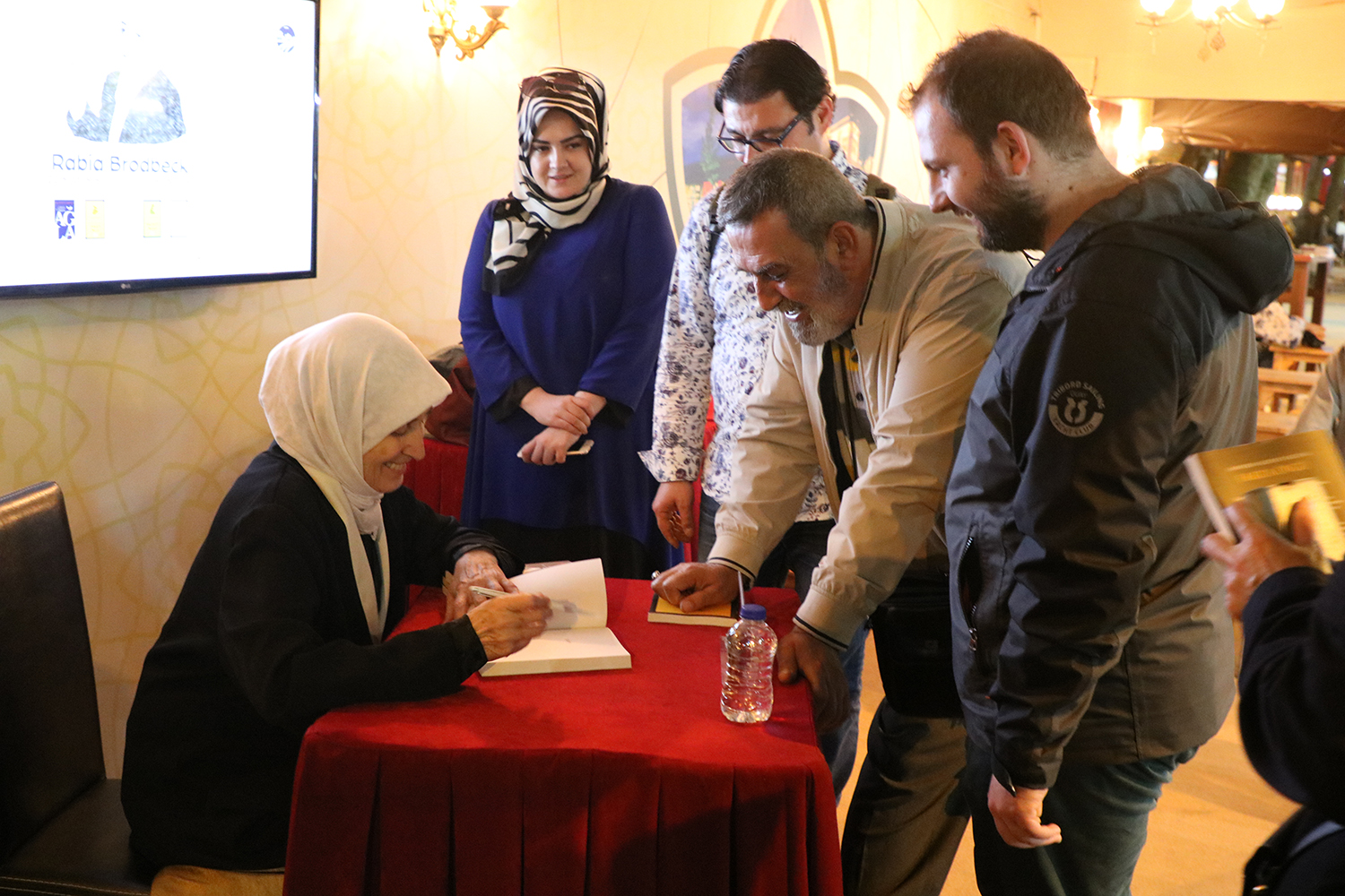 Ramazan’ın ilgi odağı Kitap Sokağı oldu