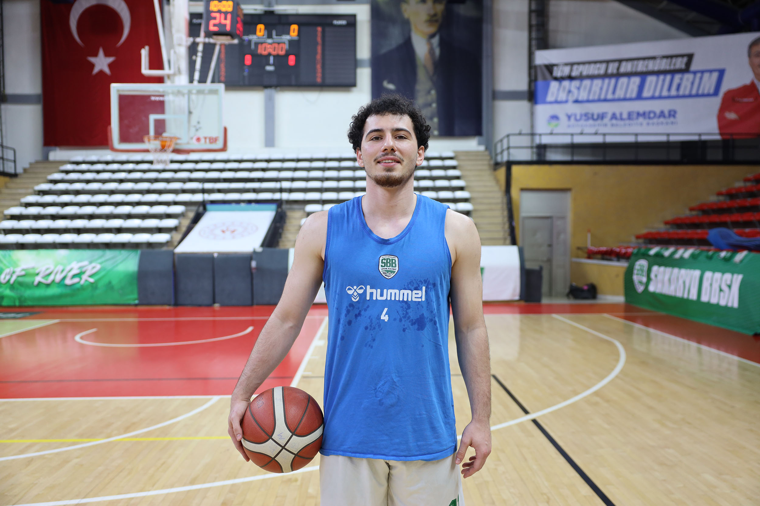 Büyükşehir Basketbol’da Başantrenör ve oyunculardan ortak mesaj: “Salonu dolduralım”