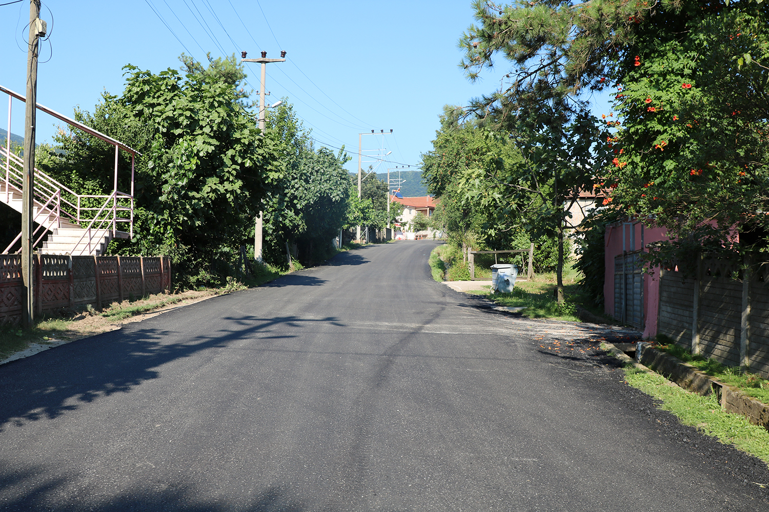 Akyazı Şerefiye’de yollar daha güzel