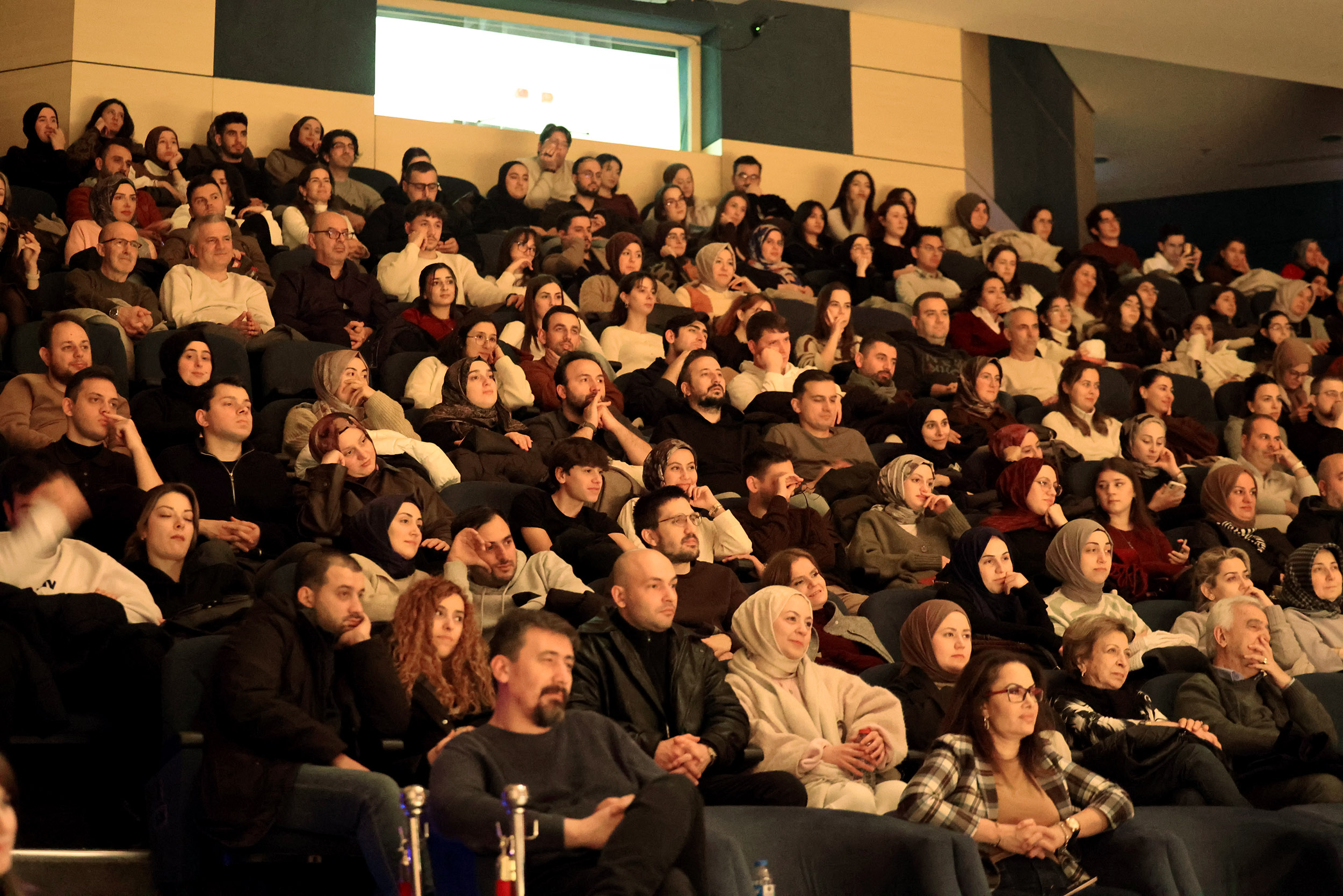 “Carmen” tiyatroseverlerden alkışları topladı