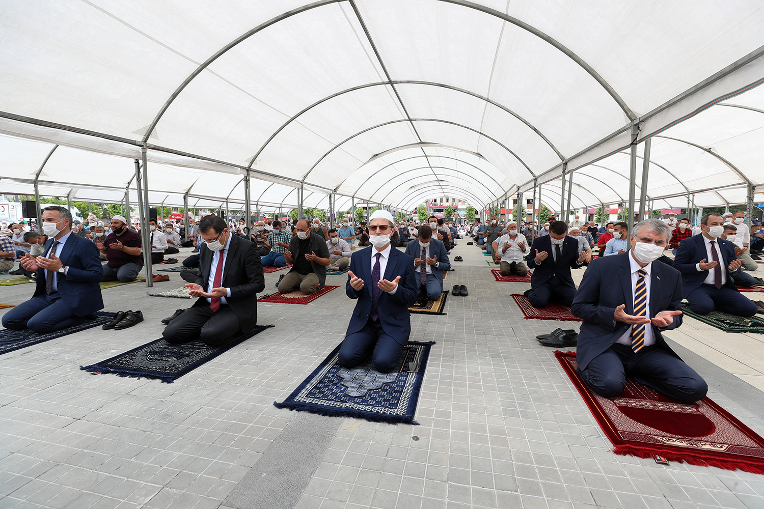 Yüzlerce Sakaryalı Demokrasi Meydanı’nda saf tuttu