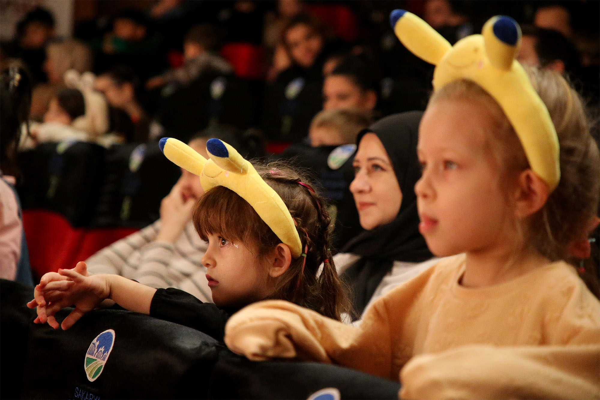 “İki Bavul Dolusu Hapşu ile Turşu” AKM’de kahkahayla geçti
