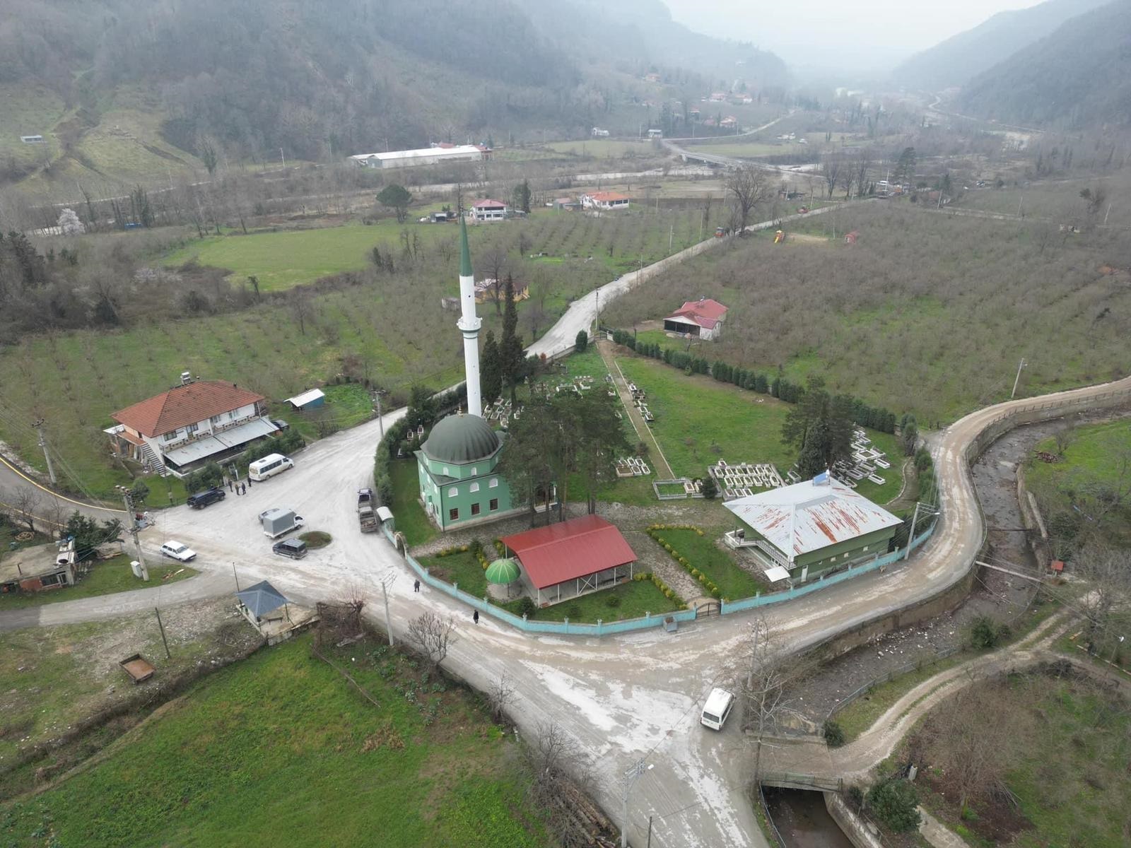 Akyazı Ballıkaya’da beton yol çalışmaları tamamlandı