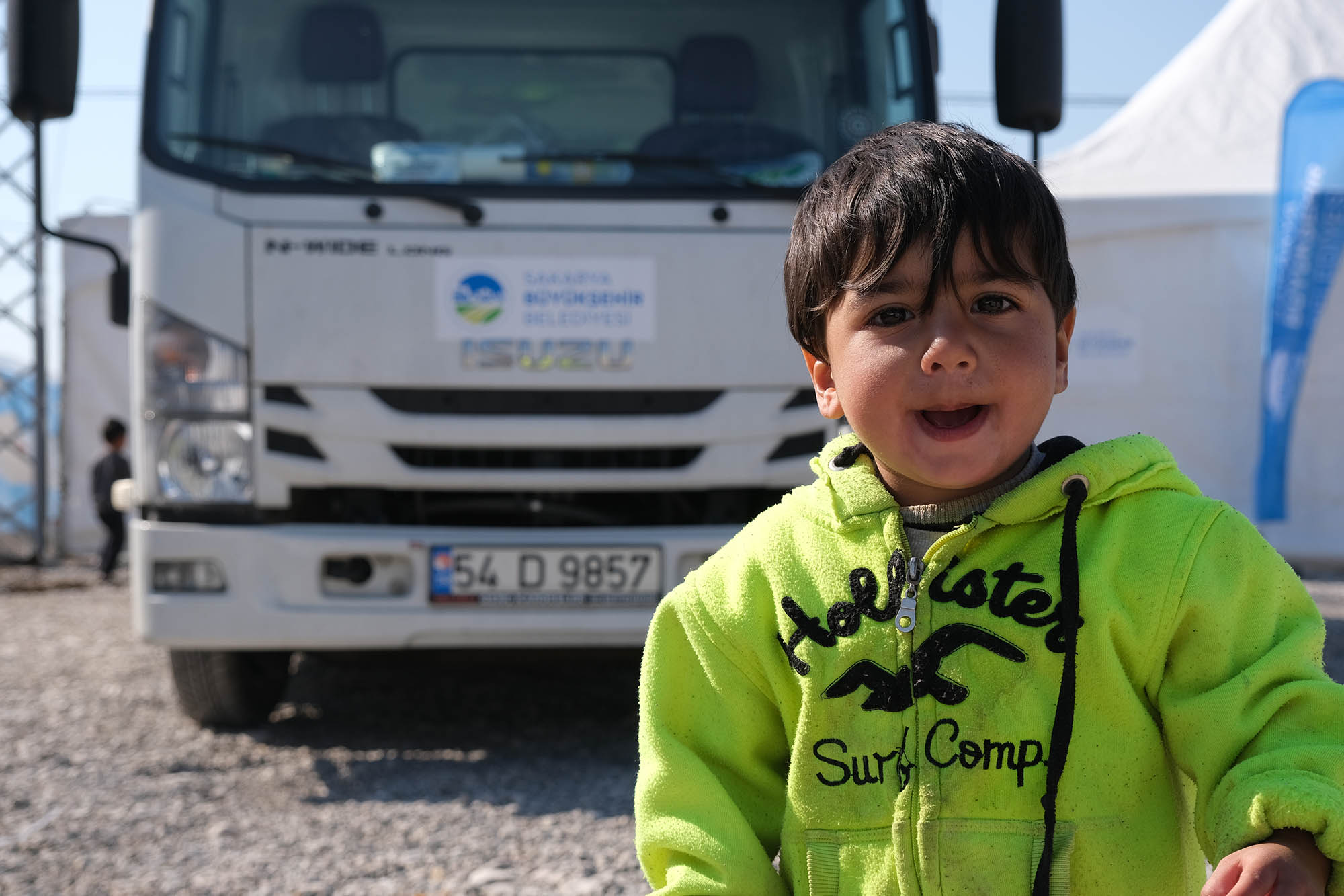 Büyükşehir deprem çocuklarının yüzünde tebessüm oldu
