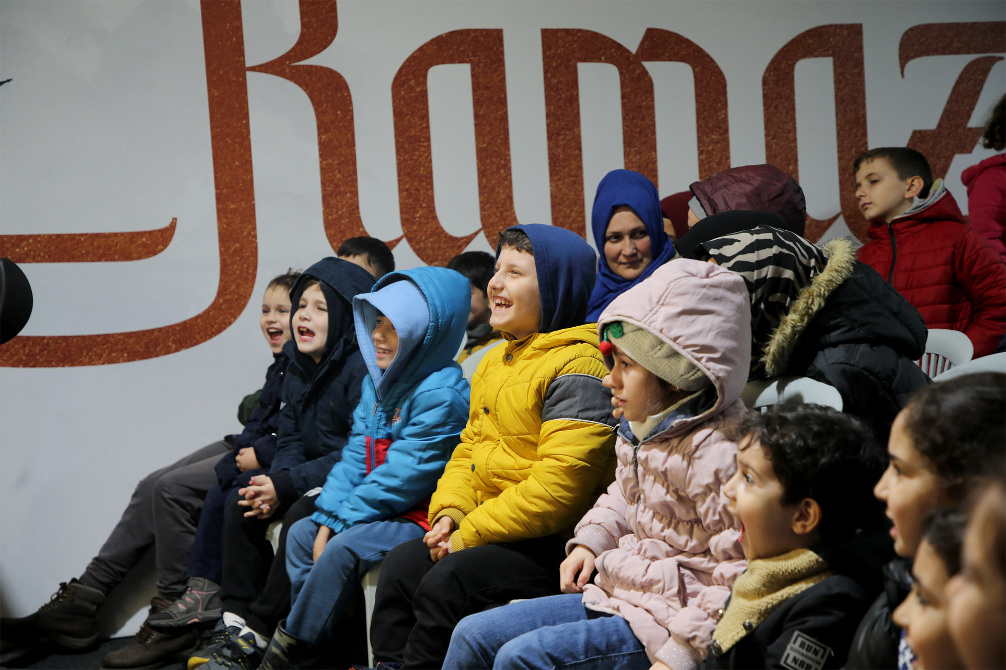 Ramazan Sokağı’na neşe katan gölge oyunu