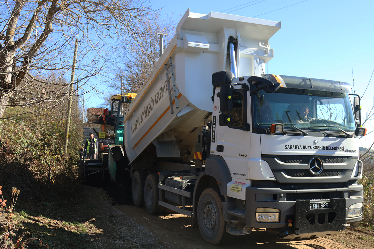 Büyükşehir asfalt ekipleri Pamukova’da