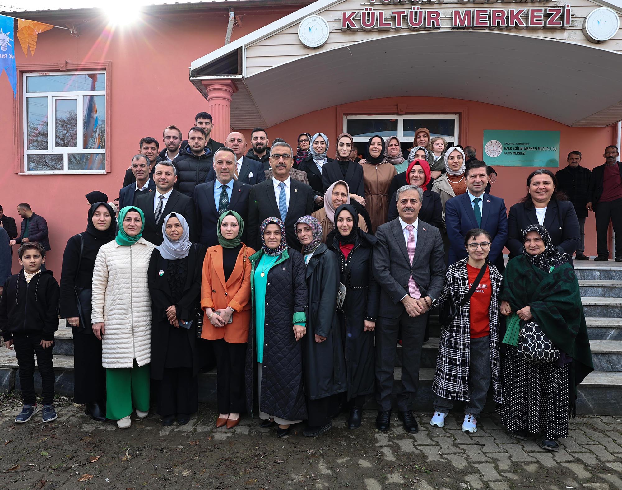 Yusuf Alemdar Karapürçek'te vatandaşla hasret giderdi: “Birlik, beraberlik ve kardeşlikle her mahalleye dokunacağız”