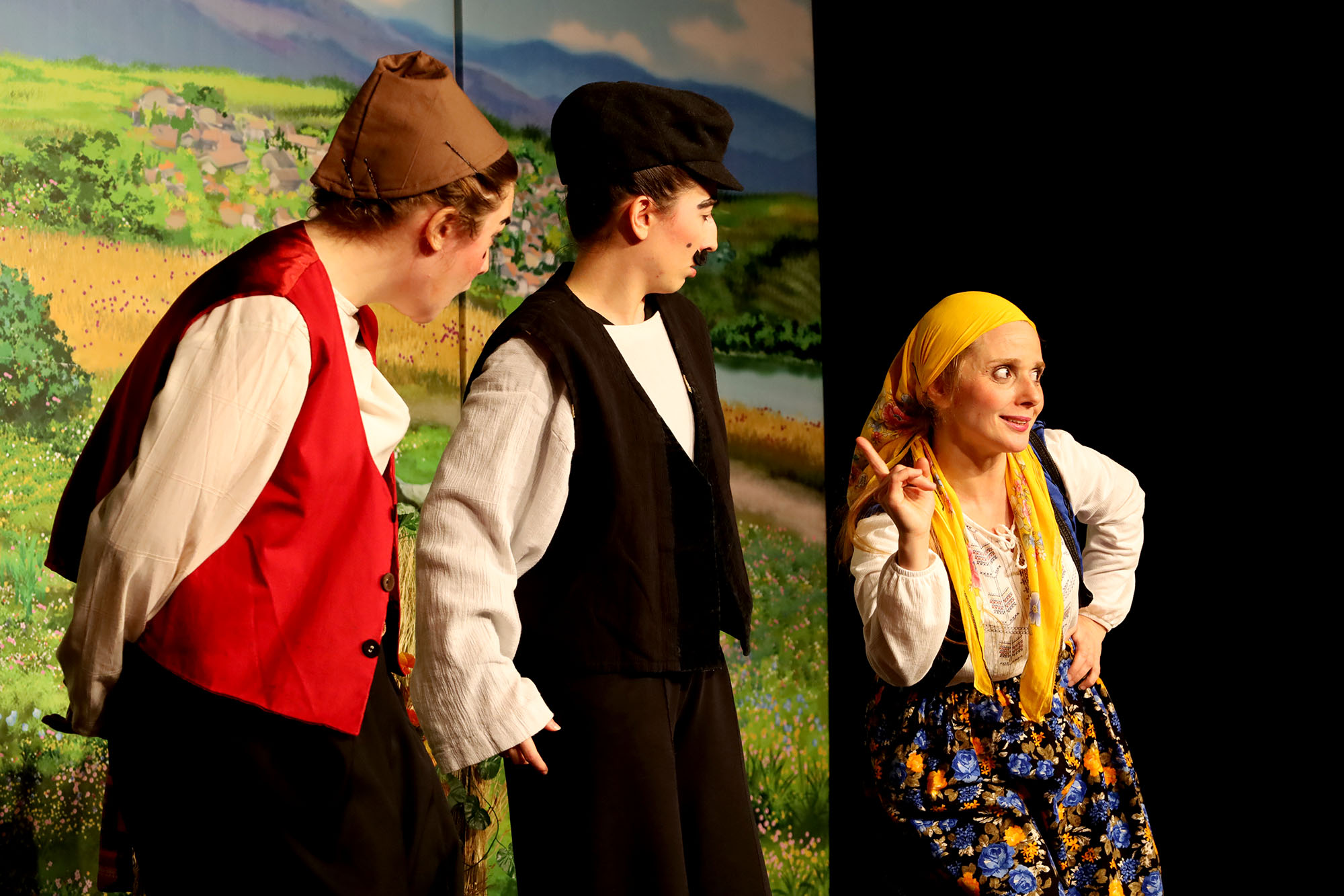 “Zoraki Takip” AKM’de kahkahalarla geçti