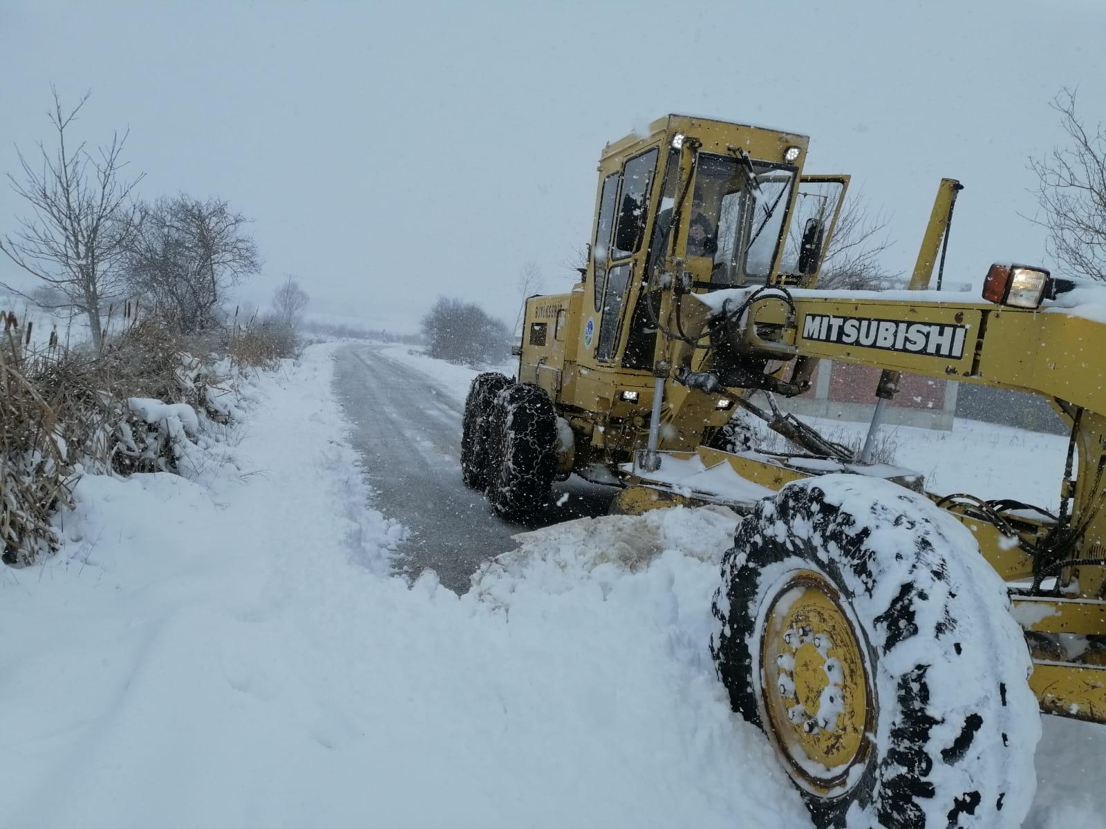 Yol açma çalışmaları devam ediyor