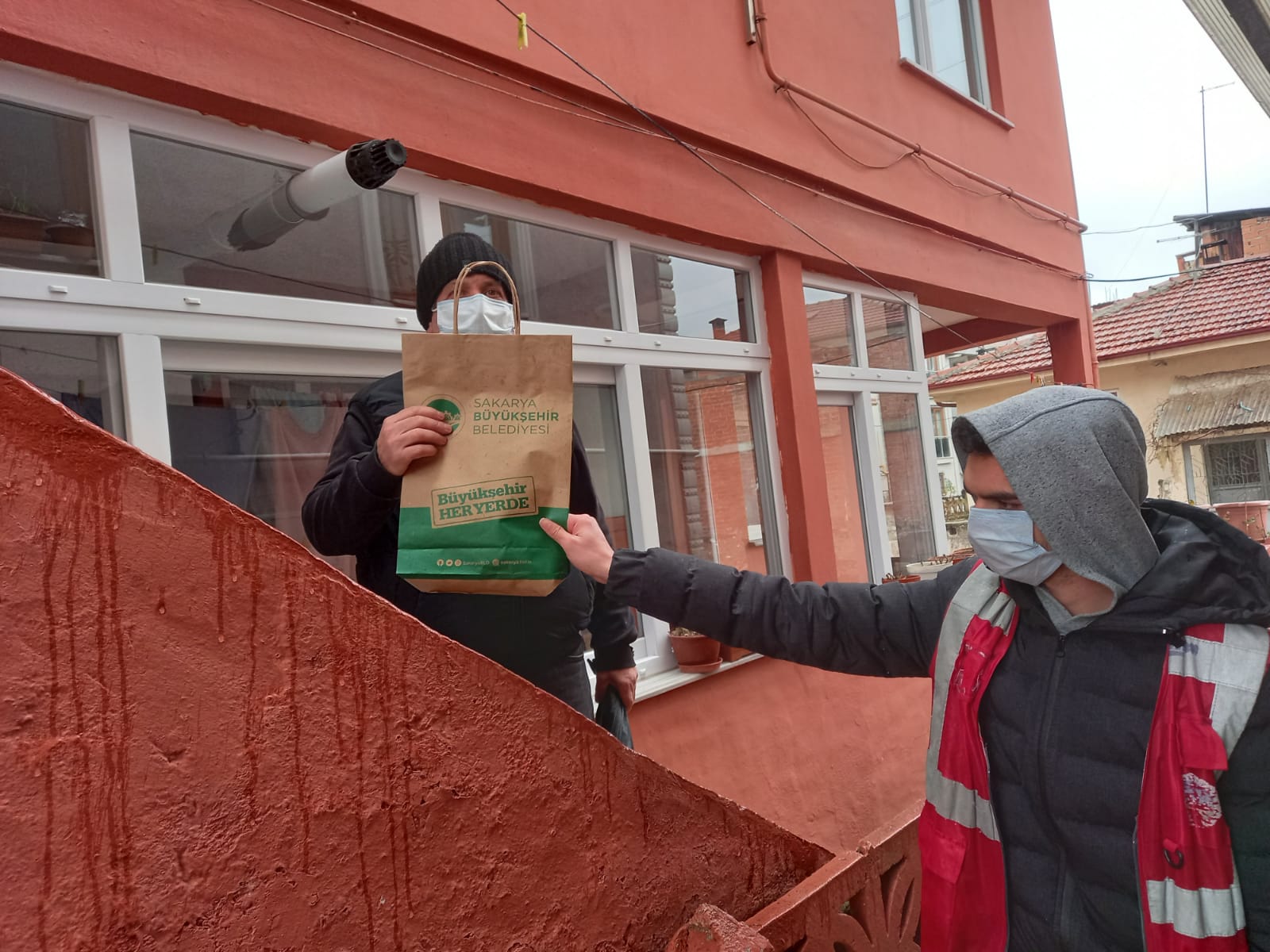 Maske kullanımı salgının bulaşma riskini azaltıyor