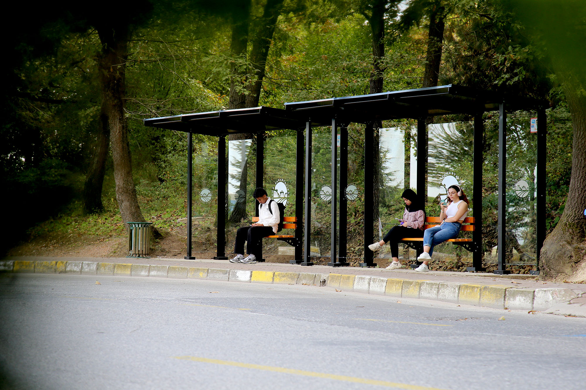 Kampüste yeni durakların montajı tamam