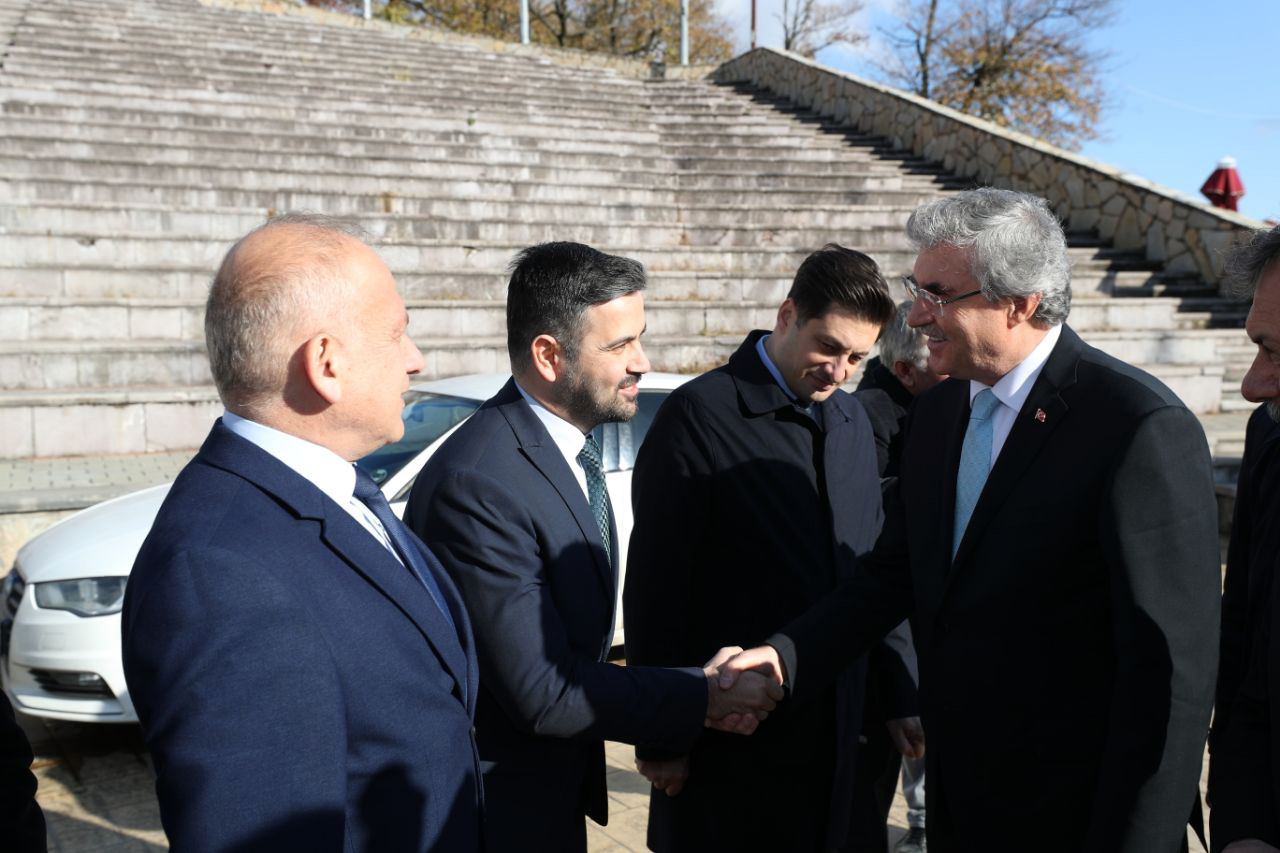 “Hendek’in öncelikli ihtiyaçları hızla giderilecek”