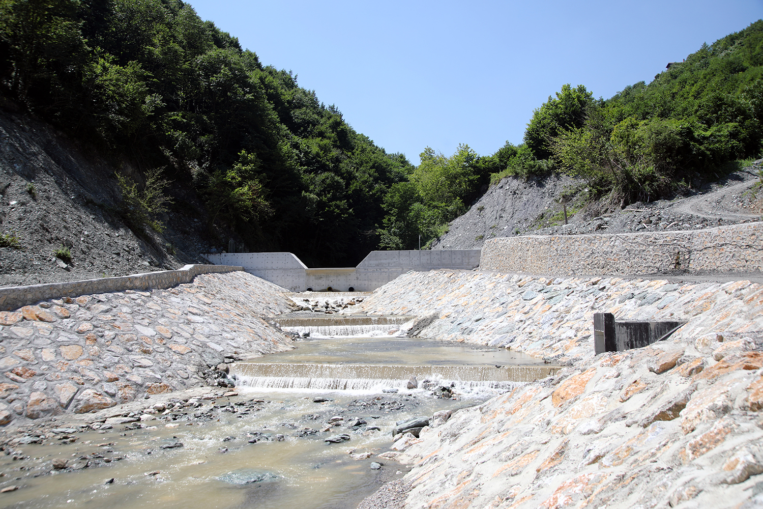 Her yönüyle ilklerin projesi Akçay Barajı