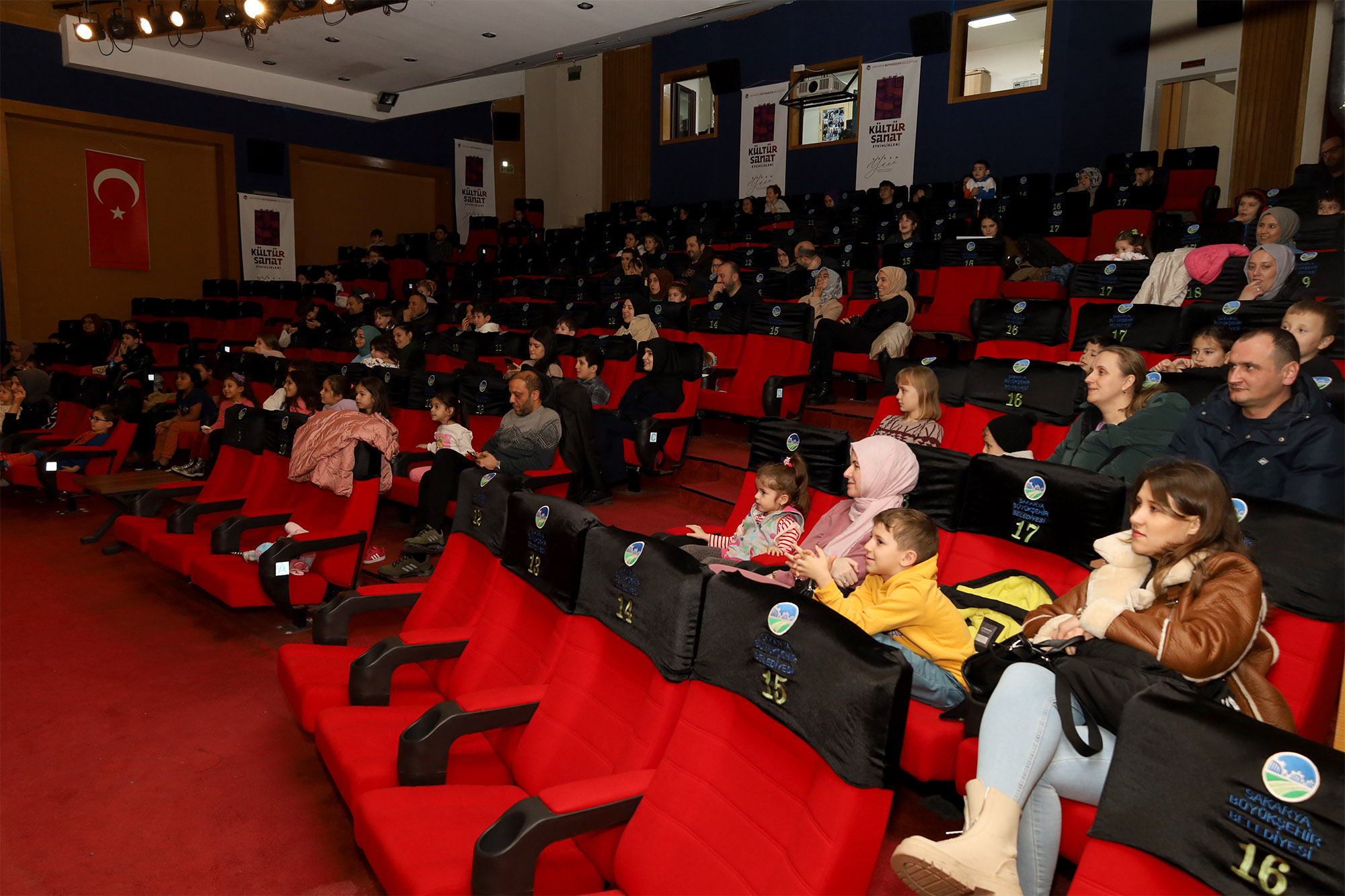 Minikler “Don Kişot” ile eğlenceye doydu