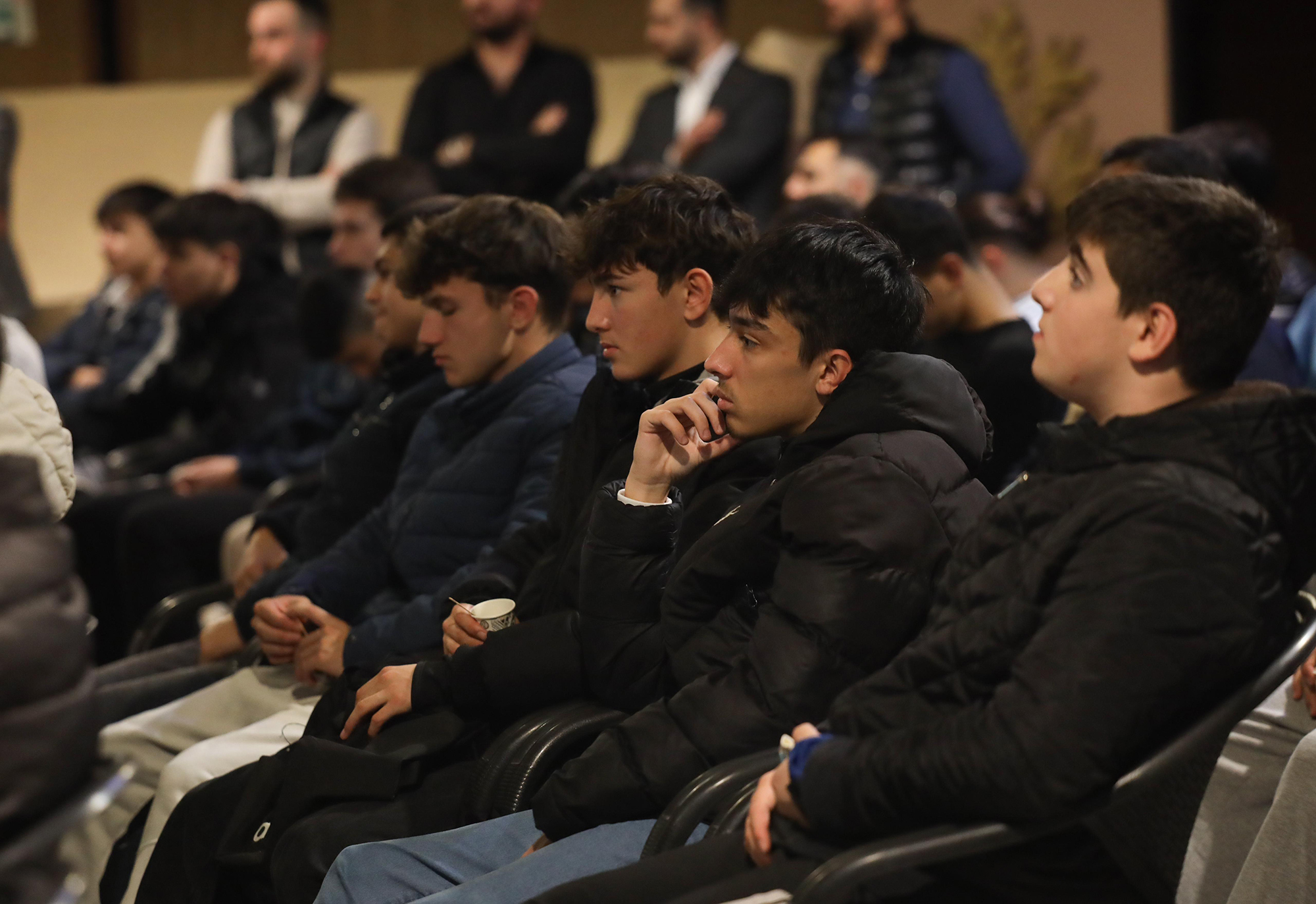 Gençler için Kapalı Spor Salonu, Bilim Merkezi, Kütüphane…