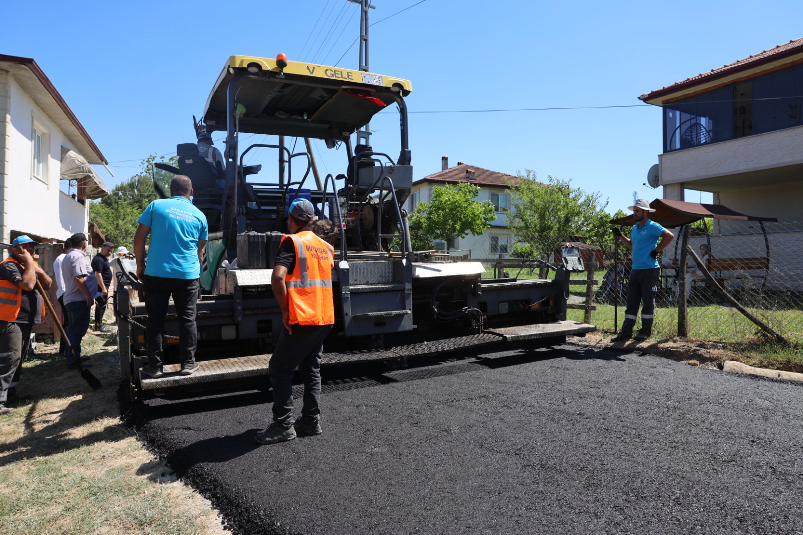 Söğütlü’de 6 kilometrelik güzergâh güçlü koordinasyonla sil baştan