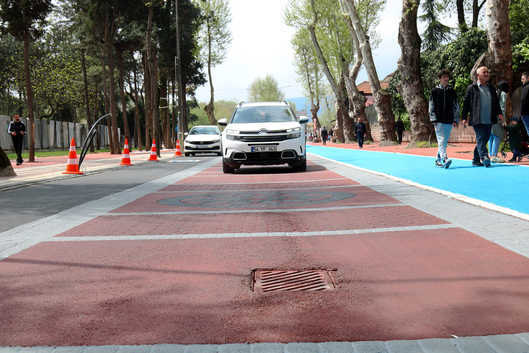 Çark Caddesi rengârenk yüzüyle ilk misafirlerini karşıladı