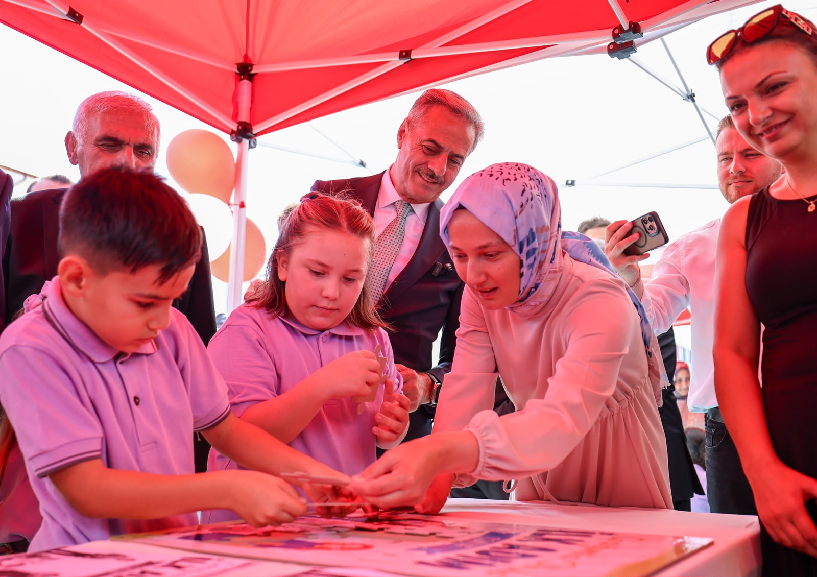 Alemdar, “Evlatlarımızın ve gençlerimizin her zaman, her alanda yanında olacağız”