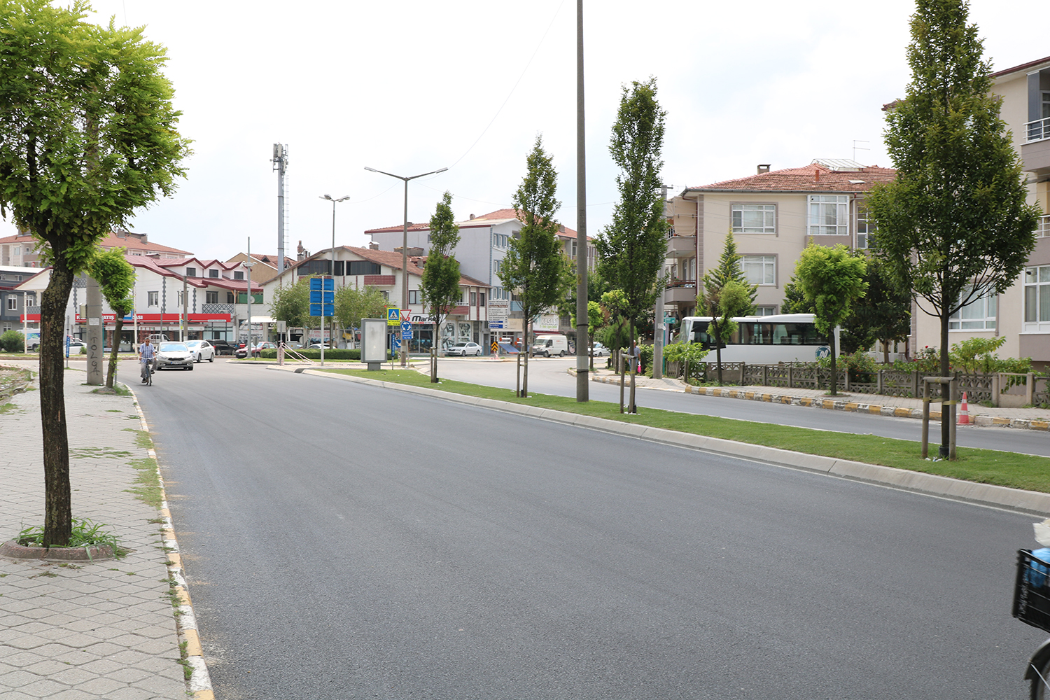 Sakarbaba Caddesi yeni yüzüne kavuştu