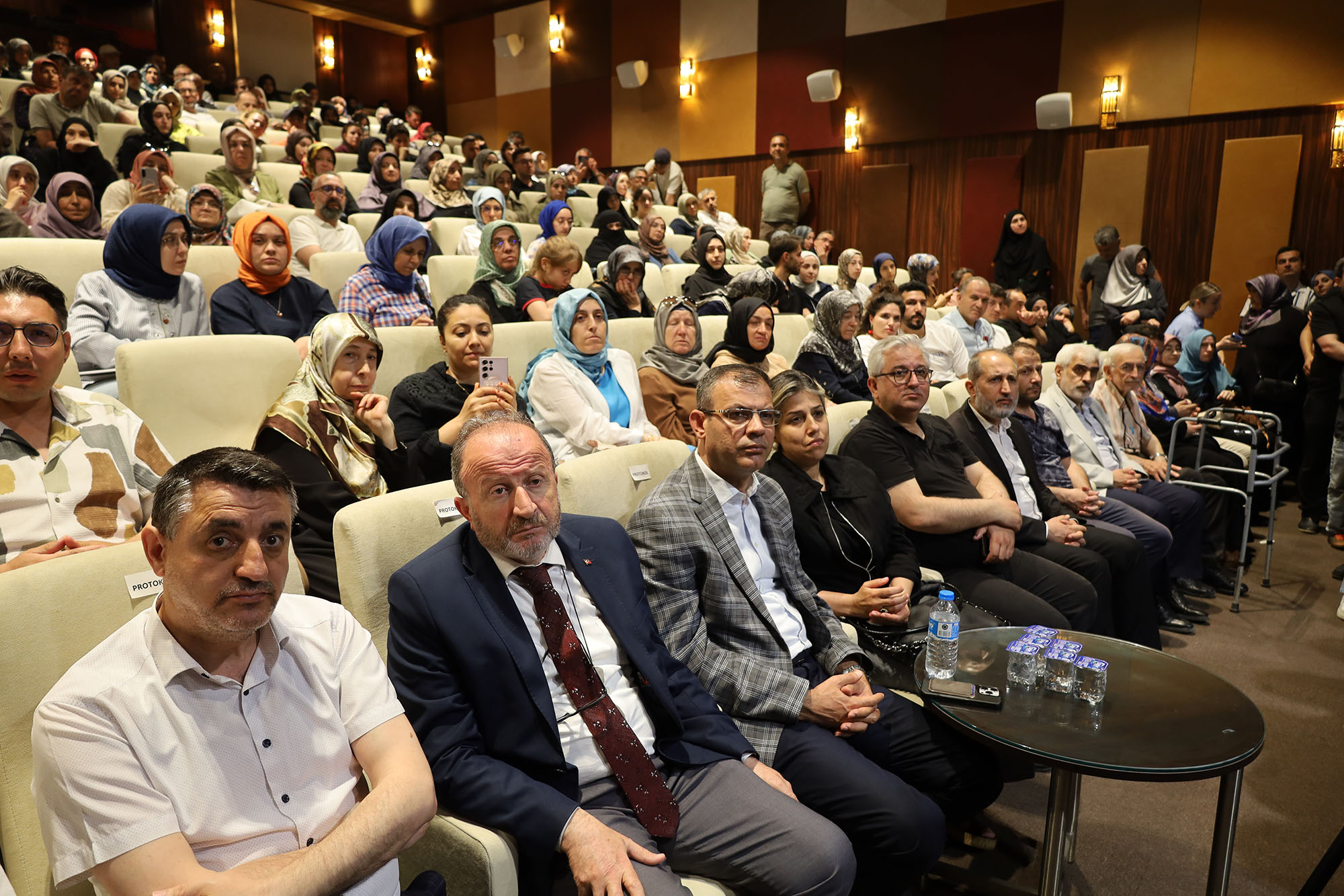 AKM’de dolu salonda konuşan Prof. Dr. Tarhan: “Empati ve anlayış büyük önem taşıyor”