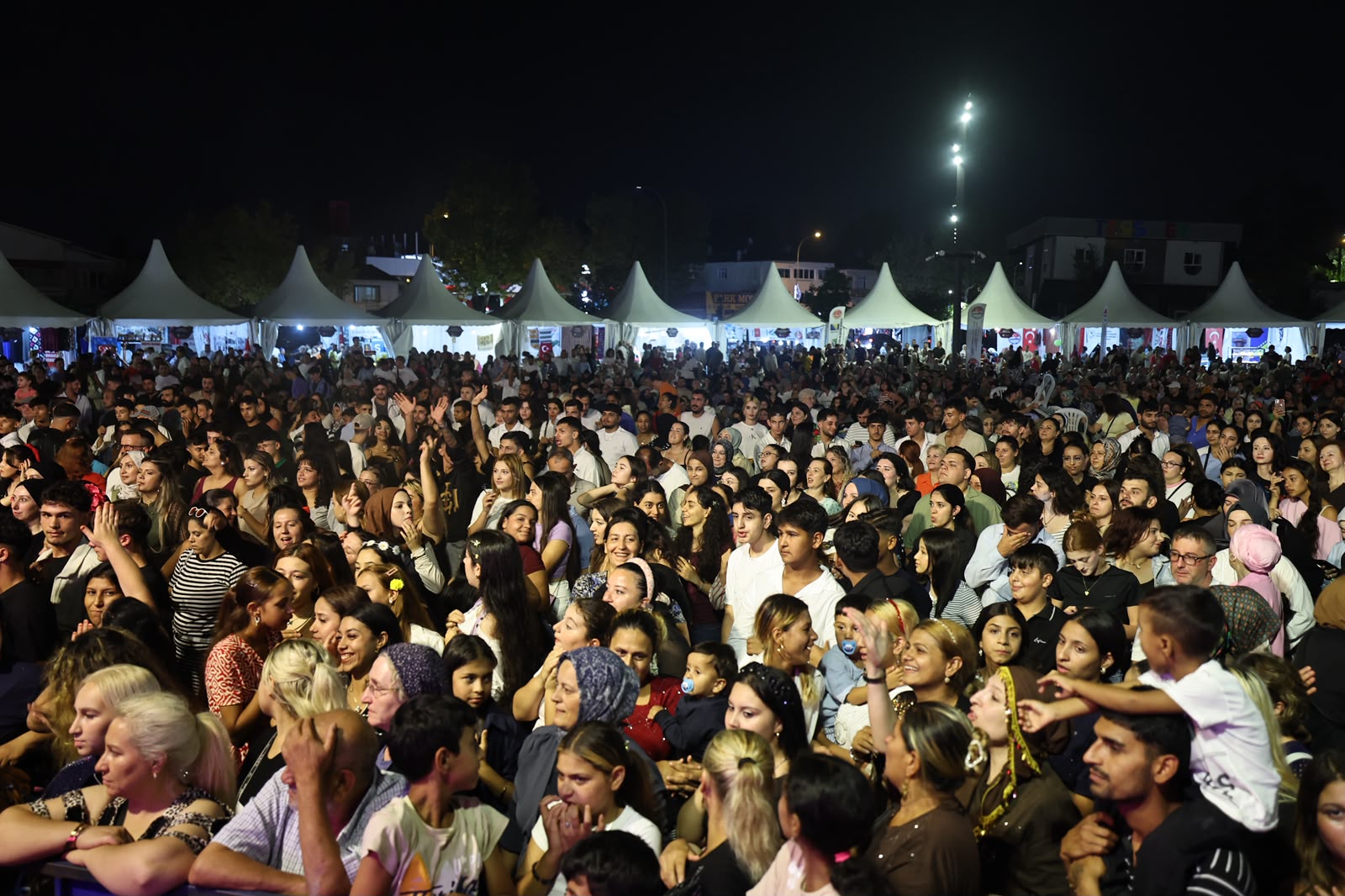 Millet Bahçesi’nde kültürlerin buluştuğu festival renkli finalle tamamlandı