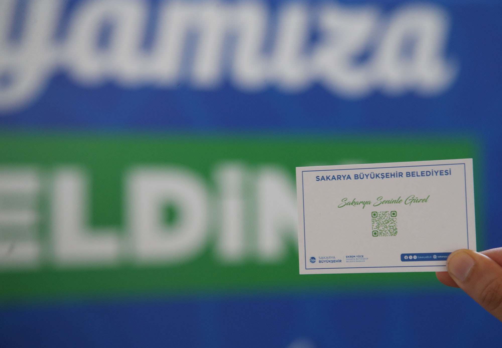 Büyükşehir üniversite kaydını yaptırmak için şehre gelen öğrencileri karşıladı