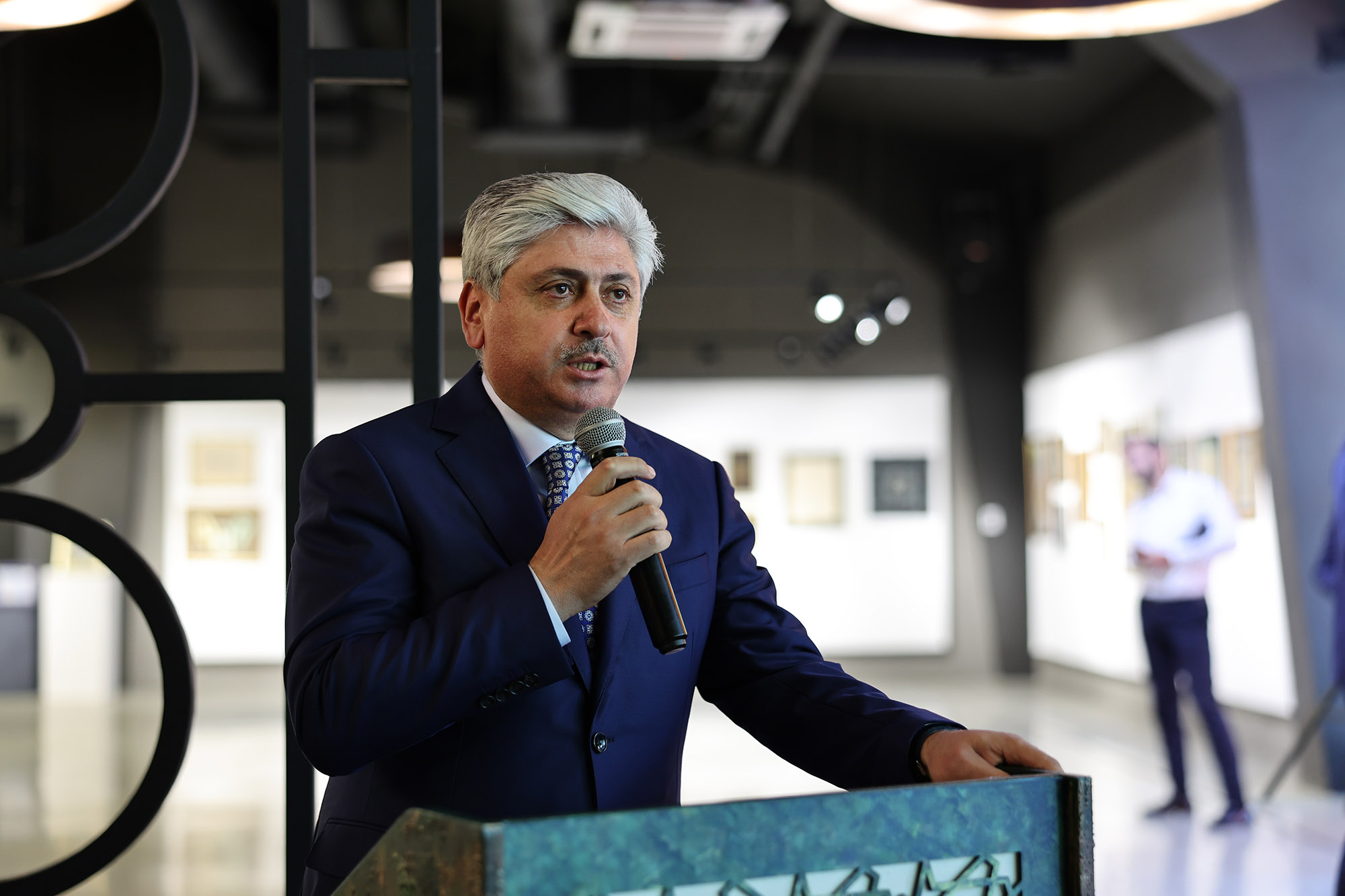 Büyükşehir’in sanatçılarından şölen gibi sergi: Yusuf Alemdar Şehir Kütüphanesi ve AFA için konuştu