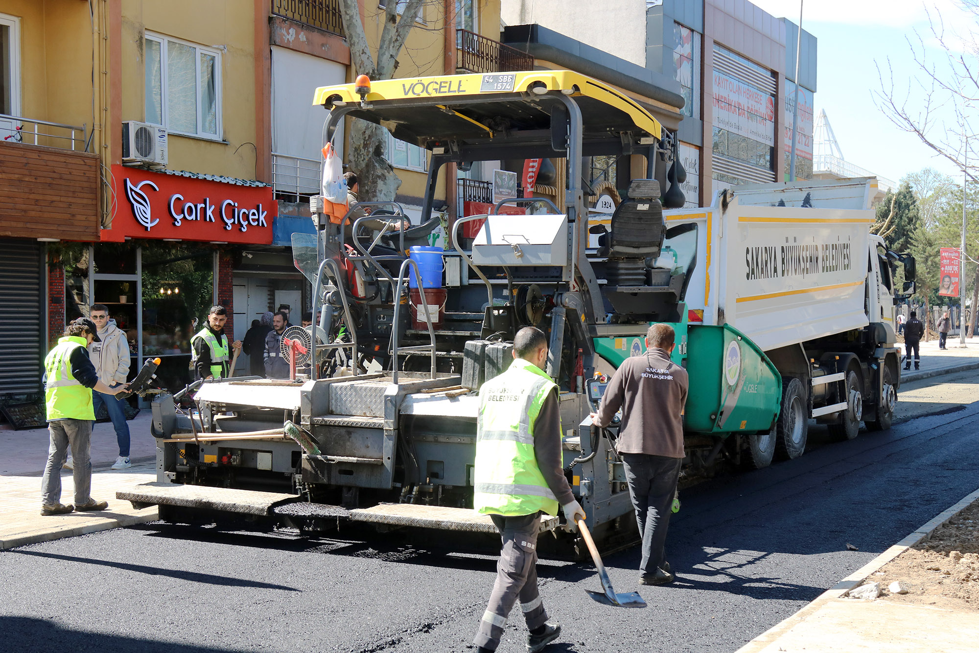 Çark Caddesi şimdi yeni yüzüyle: Kaldırım, yürüyüş yolu ve asfalt tamam