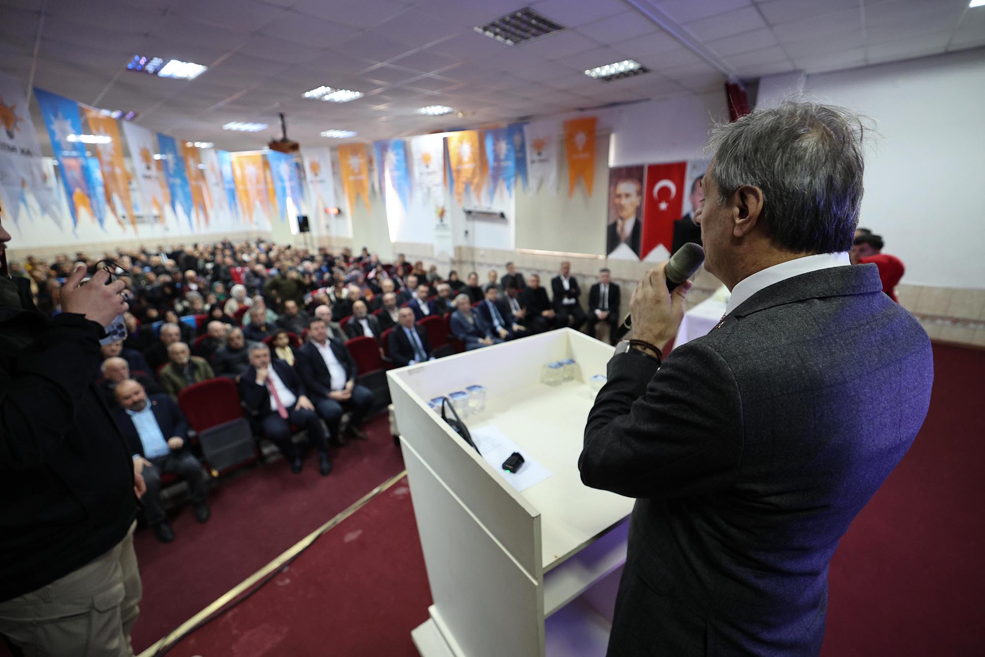 Yusuf Alemdar Karapürçek'te vatandaşla hasret giderdi: “Birlik, beraberlik ve kardeşlikle her mahalleye dokunacağız”