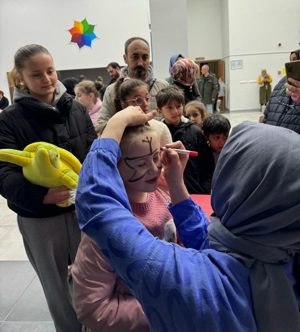 Büyükşehir Karasu’da çocukları rengârenk bir Ramazan şenliğinde buluşturdu
