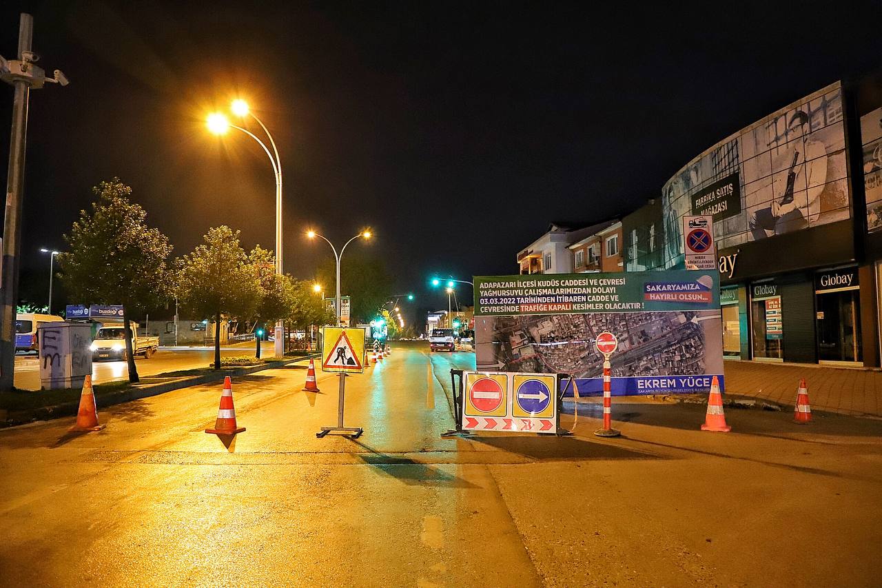Büyükşehir’den şehrin kalbinde sürdürdüğü çalışmalara gece mesaisi