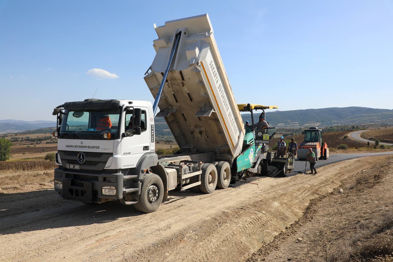 Büyükşehir şehrin güney ucunda 21 kilometrelik arterleri yeniliyor