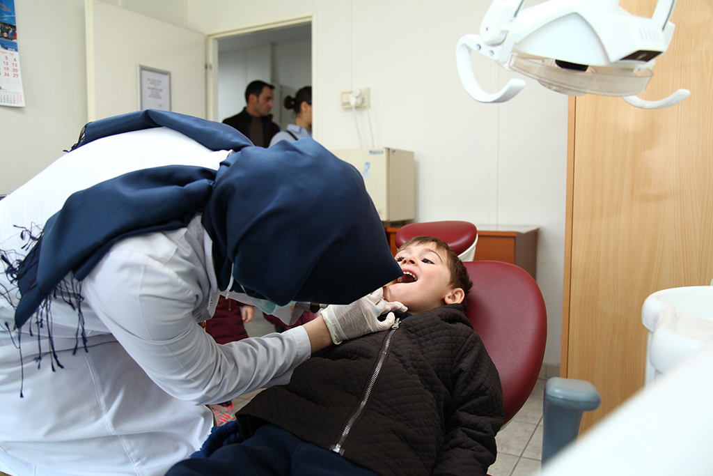 Tıp Merkezi’nden miniklere diş taraması