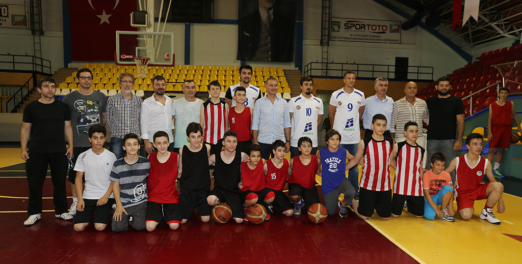 Büyükşehir Basketten 5 İmza Daha