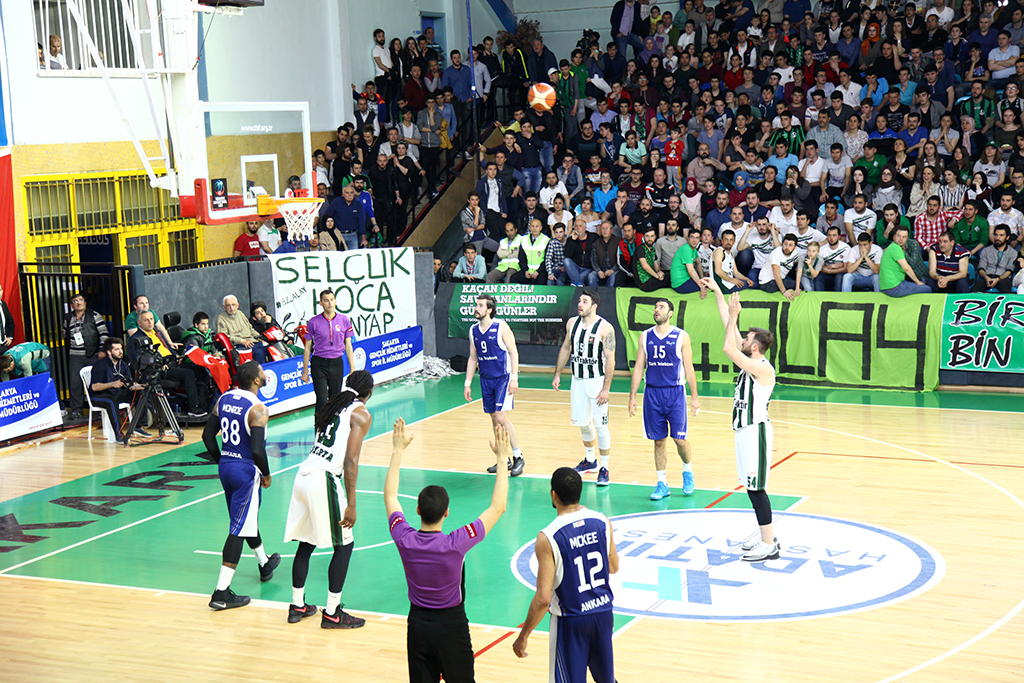 Dev Adamlar seriye galibiyetle başladı