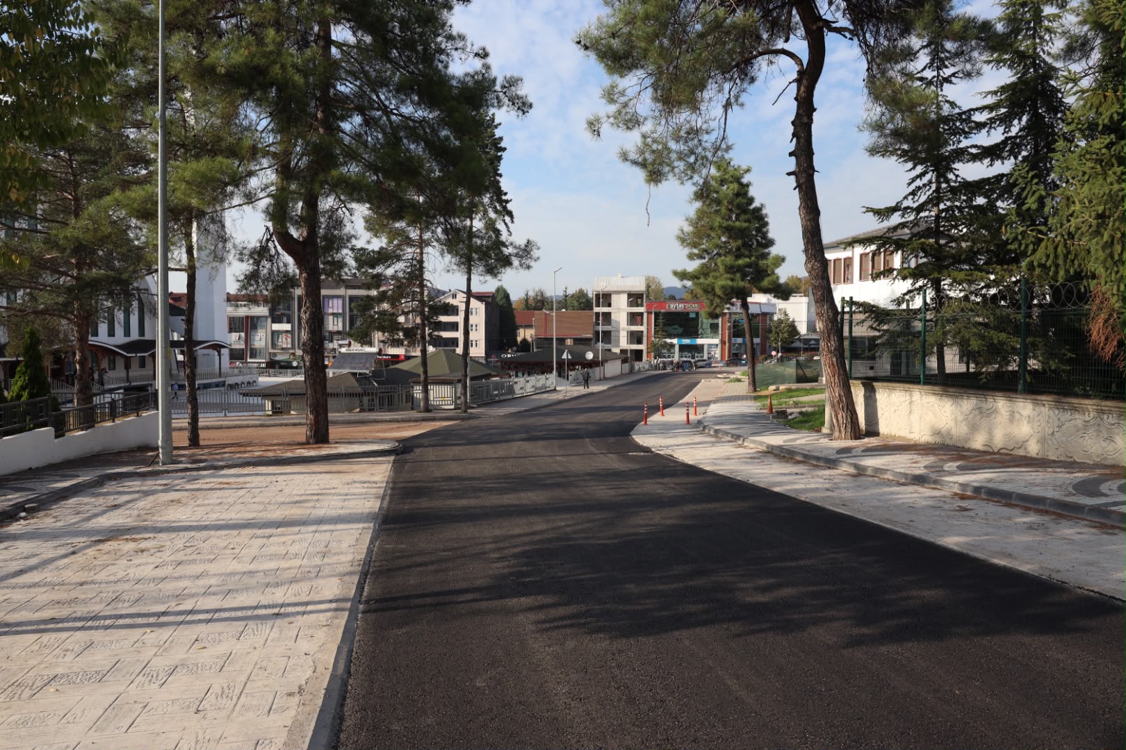 Hendek’in tam kalbindeki en önemli güzergahlar tablo gibi işleniyor
