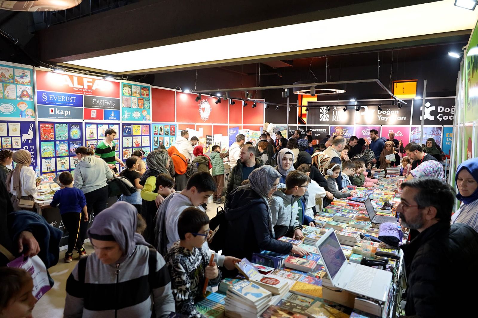 Sakarya Çocuk Edebiyat Fuarı tarihe geçti: 100 bini aşkın misafir