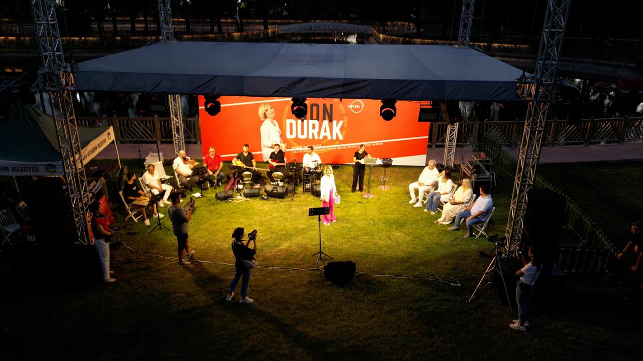 TRT FM yayın tuşuna bu kez Sakarya’dan bastı: Aziz Duran Parkı’nda unutulmaz akşam
