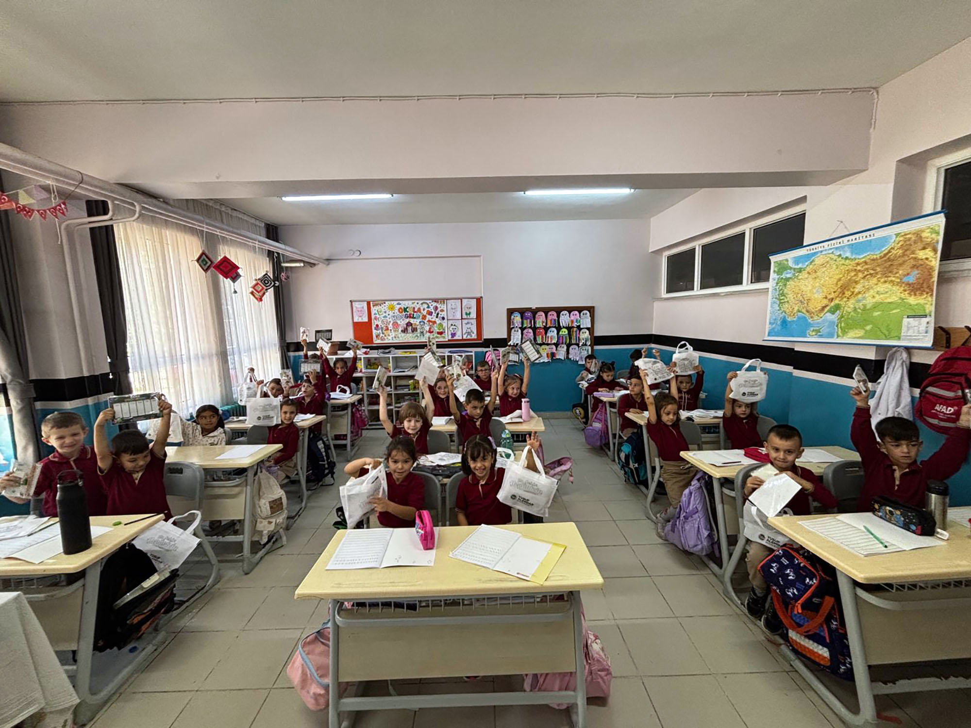 Büyükşehir kırsaldaki öğrencilerin okul heyecanına ortak oldu
