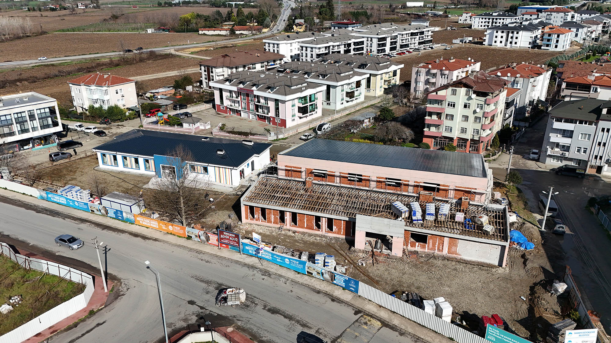 Arifiye’de binlerce genci heyecanlandıran ilerleyiş: Havuzun yaz sezonunda kapılarını açması hedefleniyor