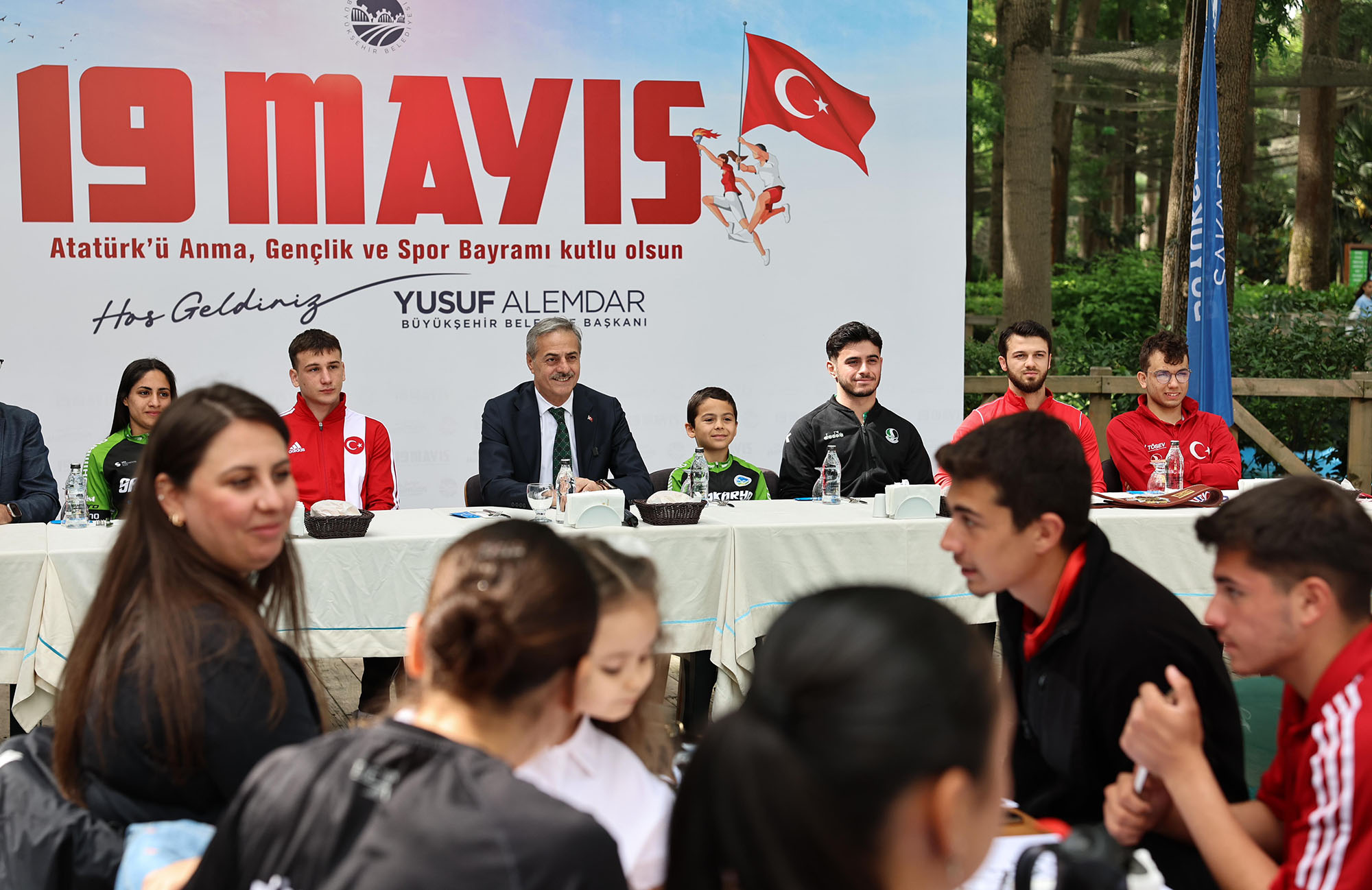 “Şehrimizin ve ülkemizin geleceği gençlerin başarılarından gurur duyuyoruz”