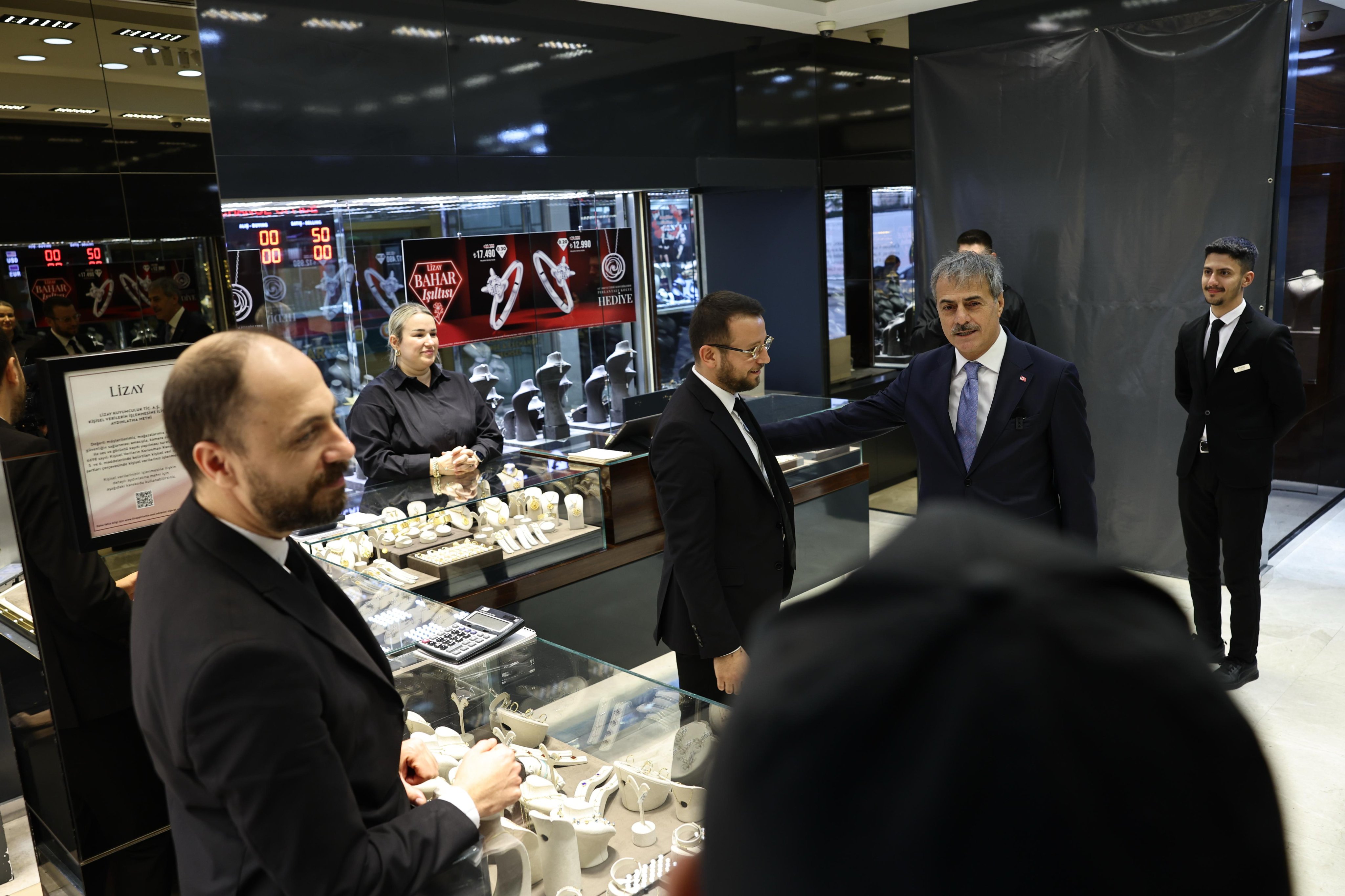 “Milletimiz boykot çağrılarına gereken cevabı vermiştir”