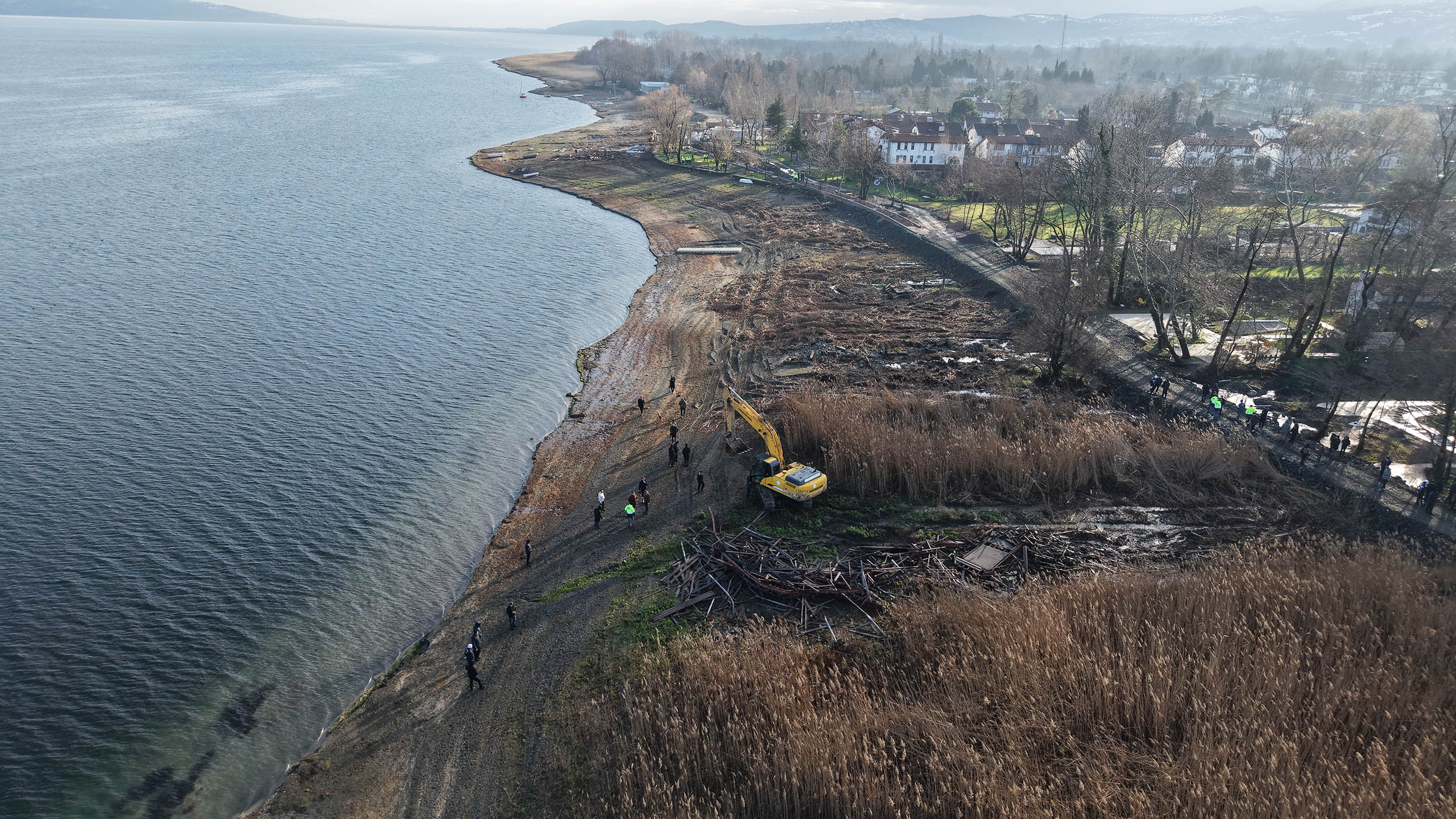 Sapanca Gölü kıyılarındaki kaçak yapılar kaldırılıyor