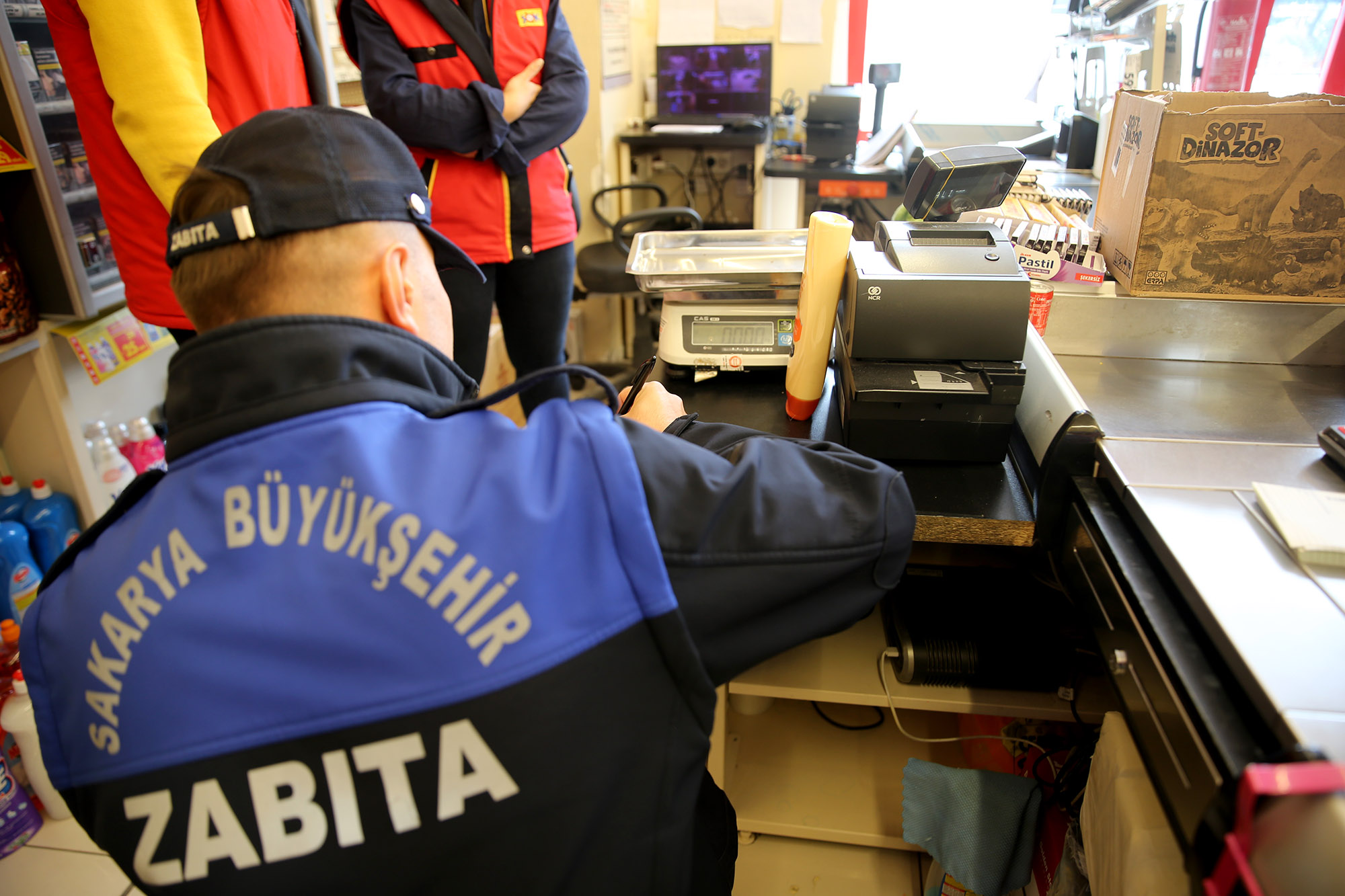 Büyükşehir Zabıtası market denetiminde Mağduriyete imkân tanımıyorlar