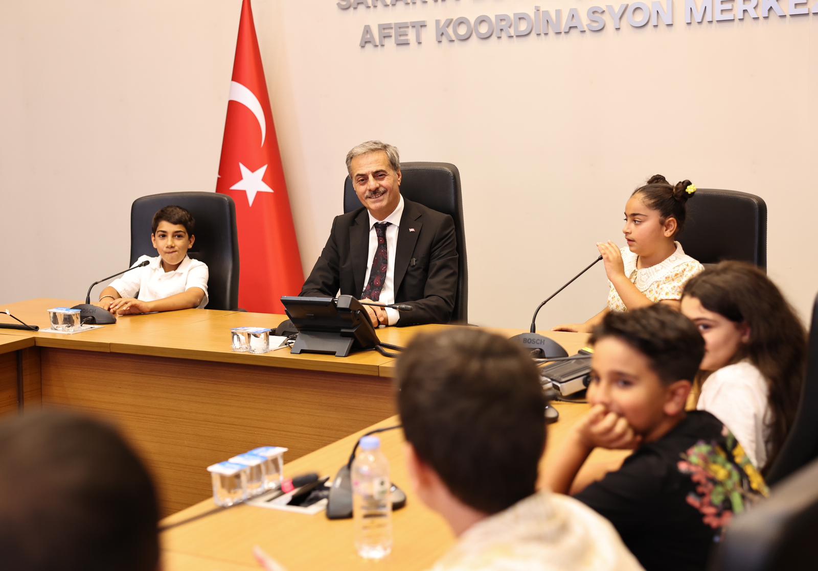 Gazze hareketiyle gönülleri fetheden minikler Yusuf Alemdar’ın misafiri oldu: “Sizlerle gurur duyuyorum”