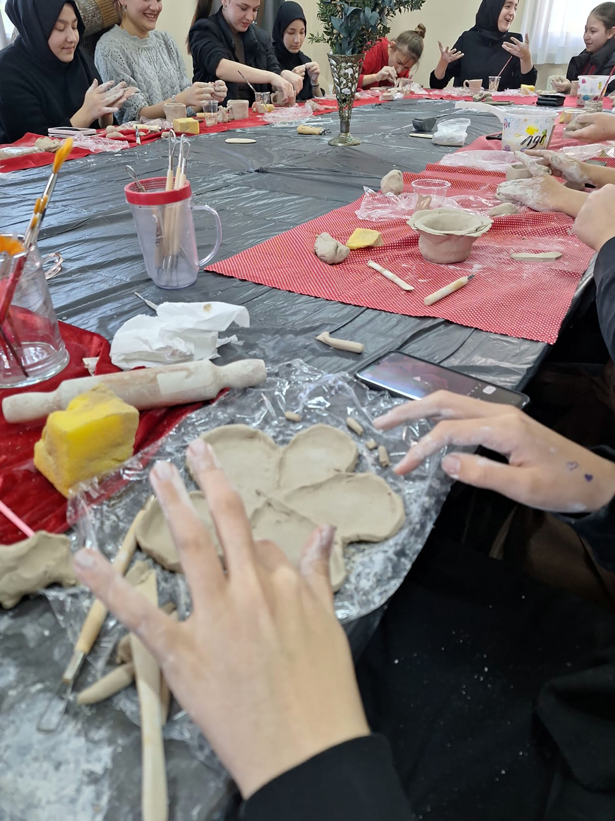 SAMEK’te minik eller mutfağa, gençler seramiğe dokundu