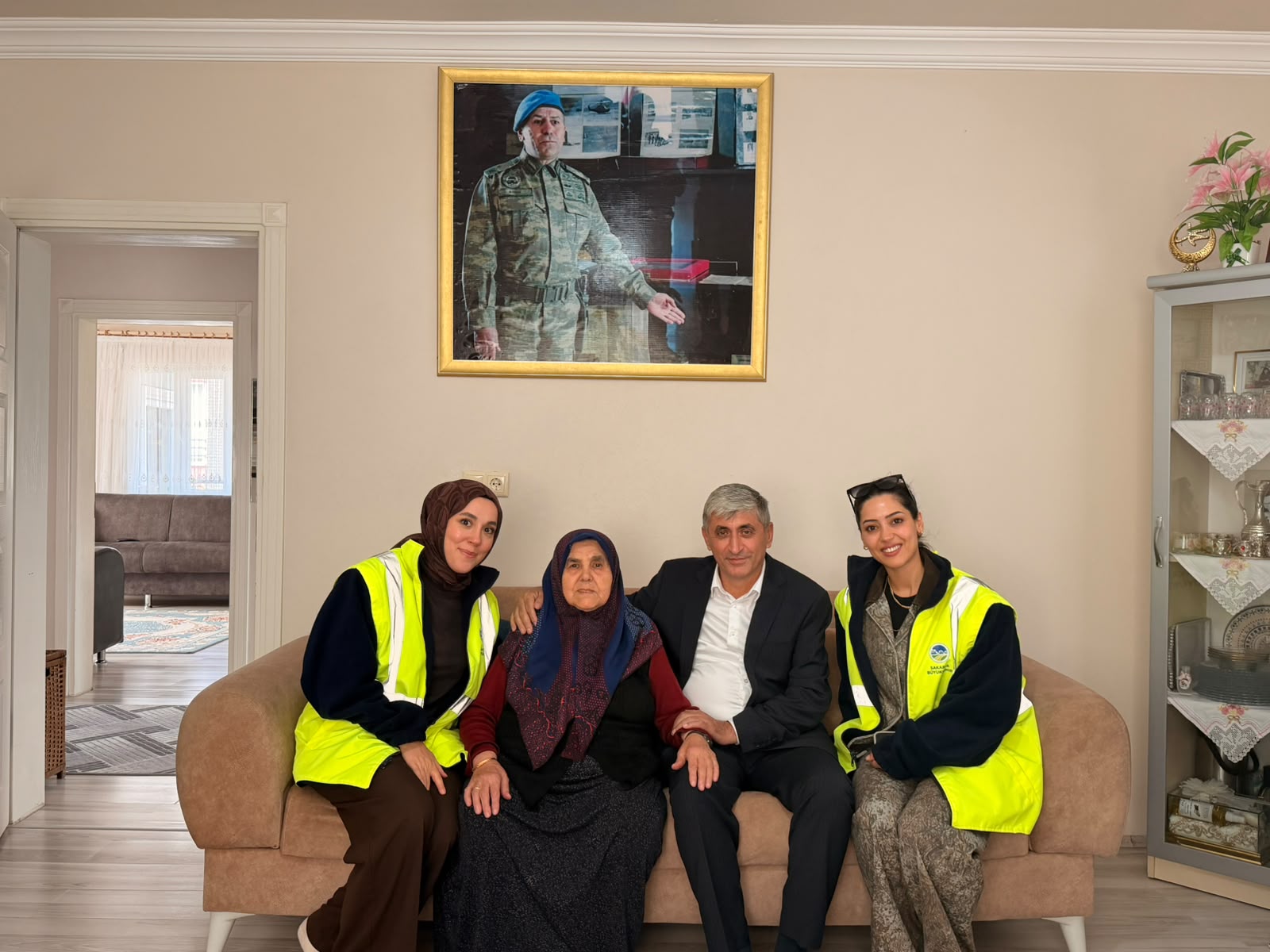 YADEM Yaşlılar Gününde eli öpülesi büyükleri unutmadı