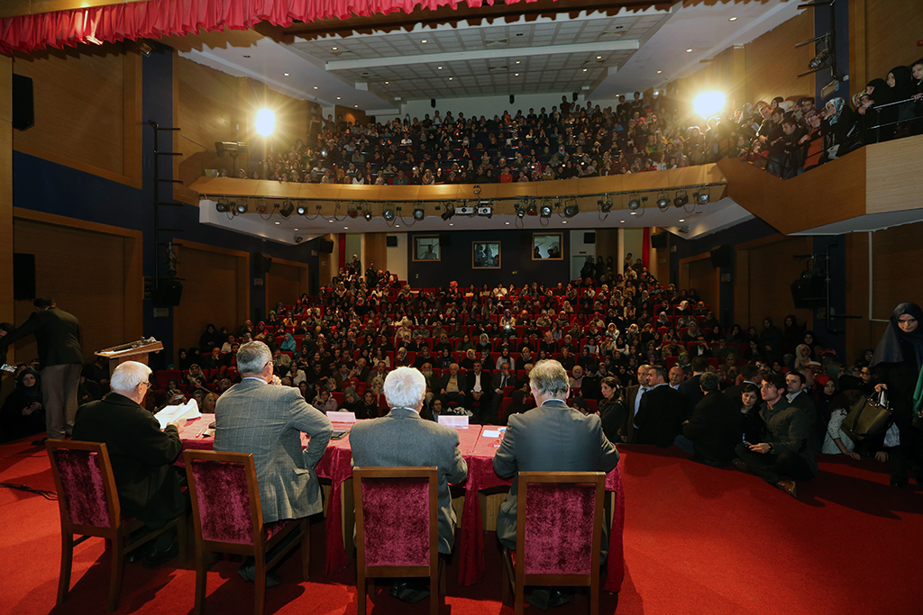 Kalbi ve Kapısı Herkese Açık Güzel İnsan